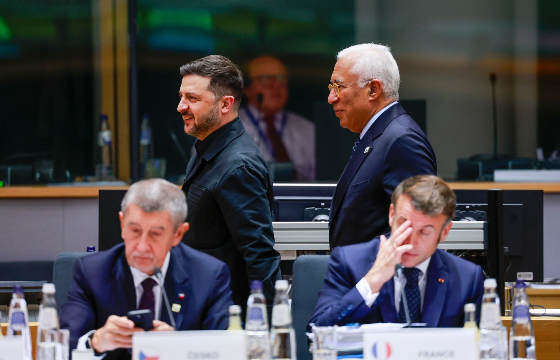 EE: Στο κόκκινο οι πιέσεις για τα ρωσικά περιουσιακά στοιχεία – «Χρήματα σήμερα ή αίμα αύριο»