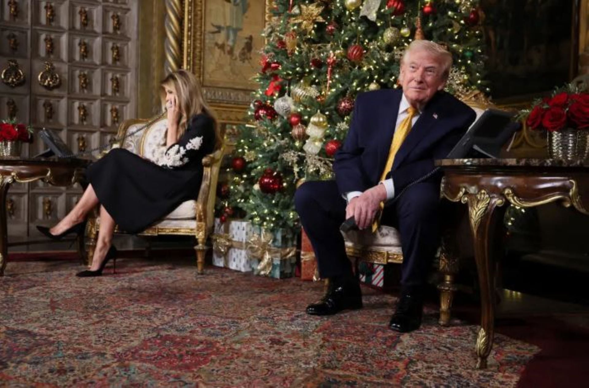 Ντόναλντ Τραμπ: Χριστούγεννα με γέλια, κάρβουνο και «κακό» Άγιο Βασίλη