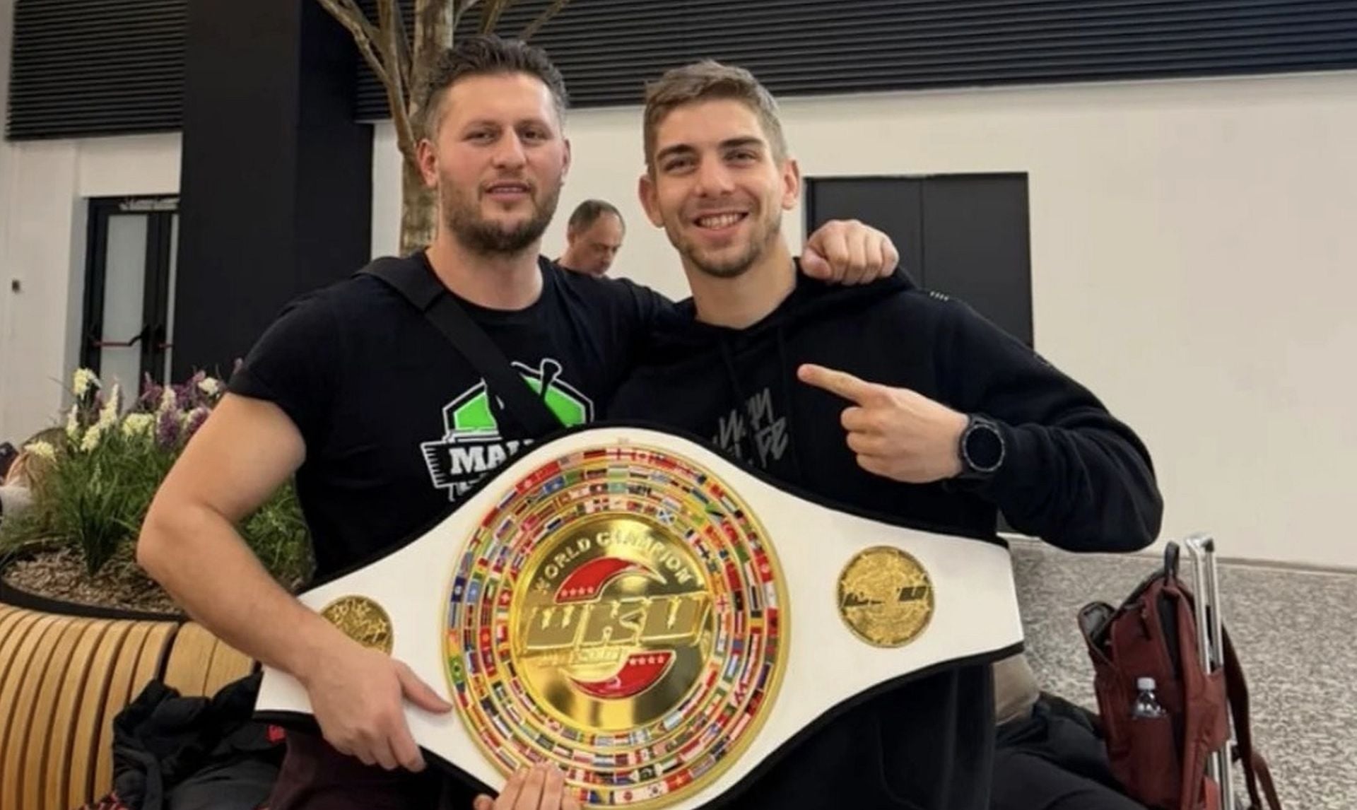 Γρονθοκόπησαν τον Γιάννη Τσουκαλά όταν έσκυψε να προσευχηθεί – «Έφαγε ξύλο όλη η ελληνική αποστολή»