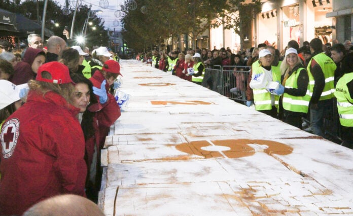 ΚΟΠΗ ΤΗΣ ΒΑΣΙΛΟΠΙΤΑΣ ΓΙΓΑΣ ΤΟΥ ΔΗΜΟΥ ΠΕΡΙΣΤΕΡΙΟΥ(ΧΡΗΣΤΟΣ ΜΠΟΝΗΣ//EUROKINISSI Βασιλόπιτα