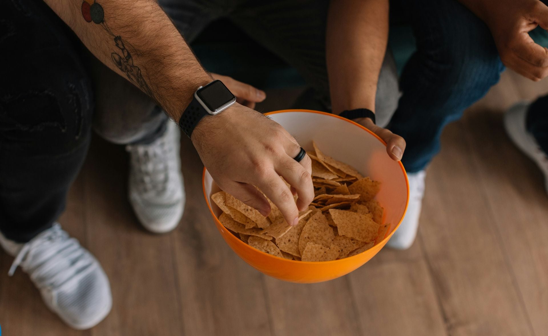 Νέα viral τάση στο Tik Tok: «Βάλε να φάμε και έλα να δούμε Εξεταστική…»