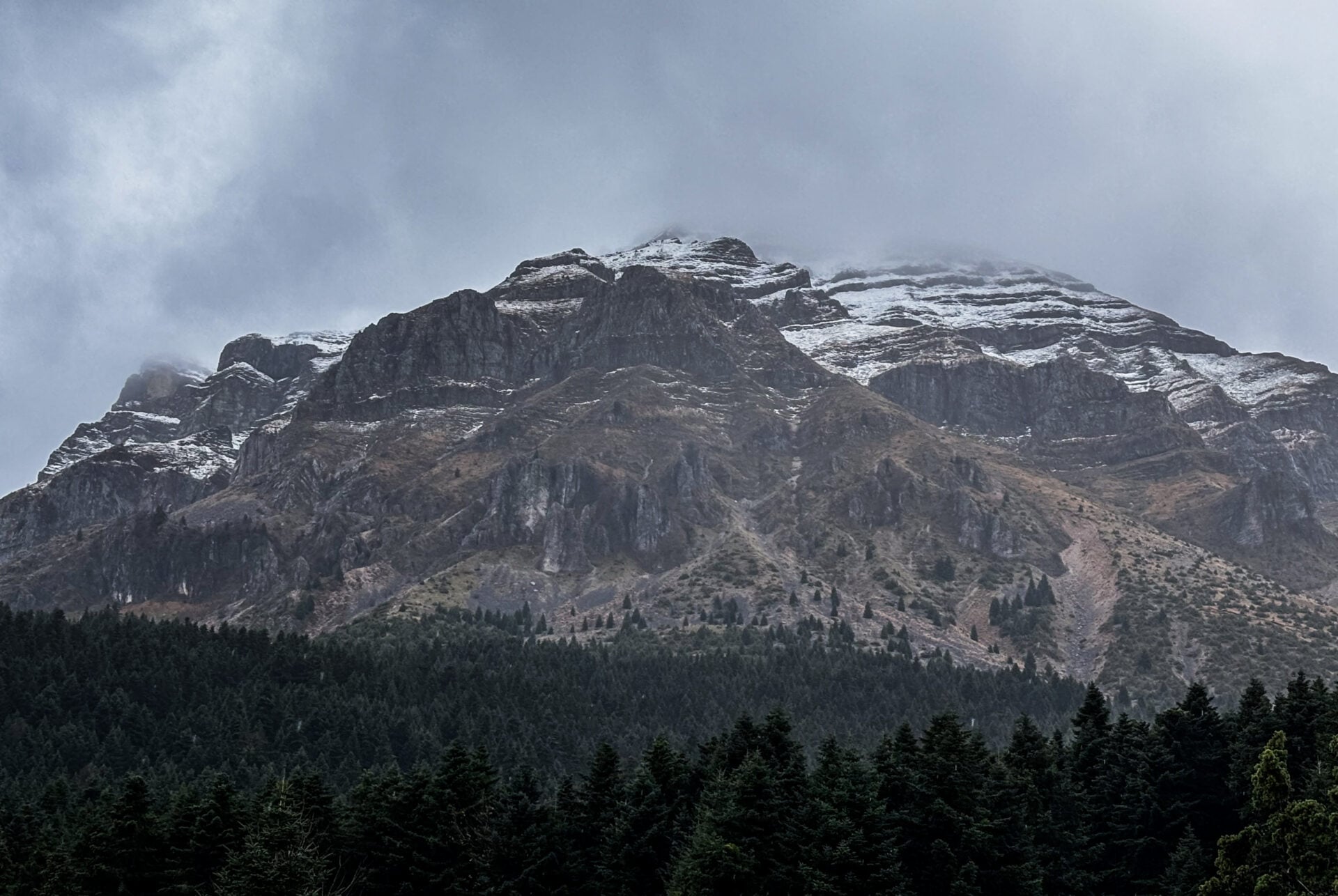 Ο Αντικυκλώνας «Ωμέγα» φέρνει ήπιο καιρό – Η πρώτη πρόβλεψη για τις γιορτές