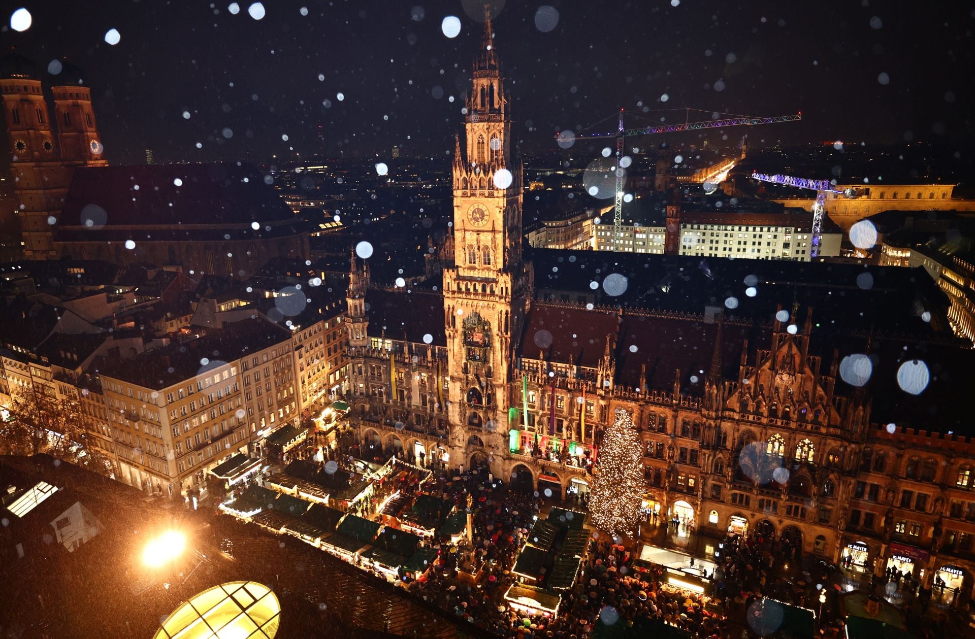 Γερμανία: Αποτράπηκε επίθεση σε χριστουγεννιάτικη αγορά της Βαυαρίας – Πέντε συλλήψεις 