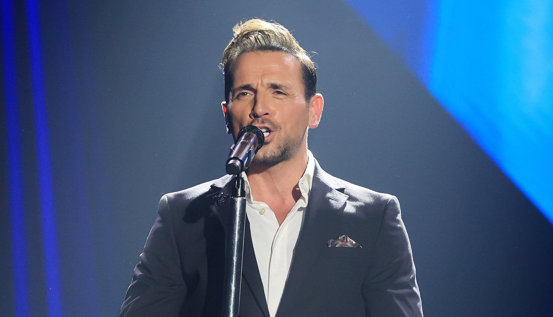 Σπάνιο στιγμιότυπο: Ο Νίκος Βέρτης με την σύντροφό του σε δημόσια εμφάνιση