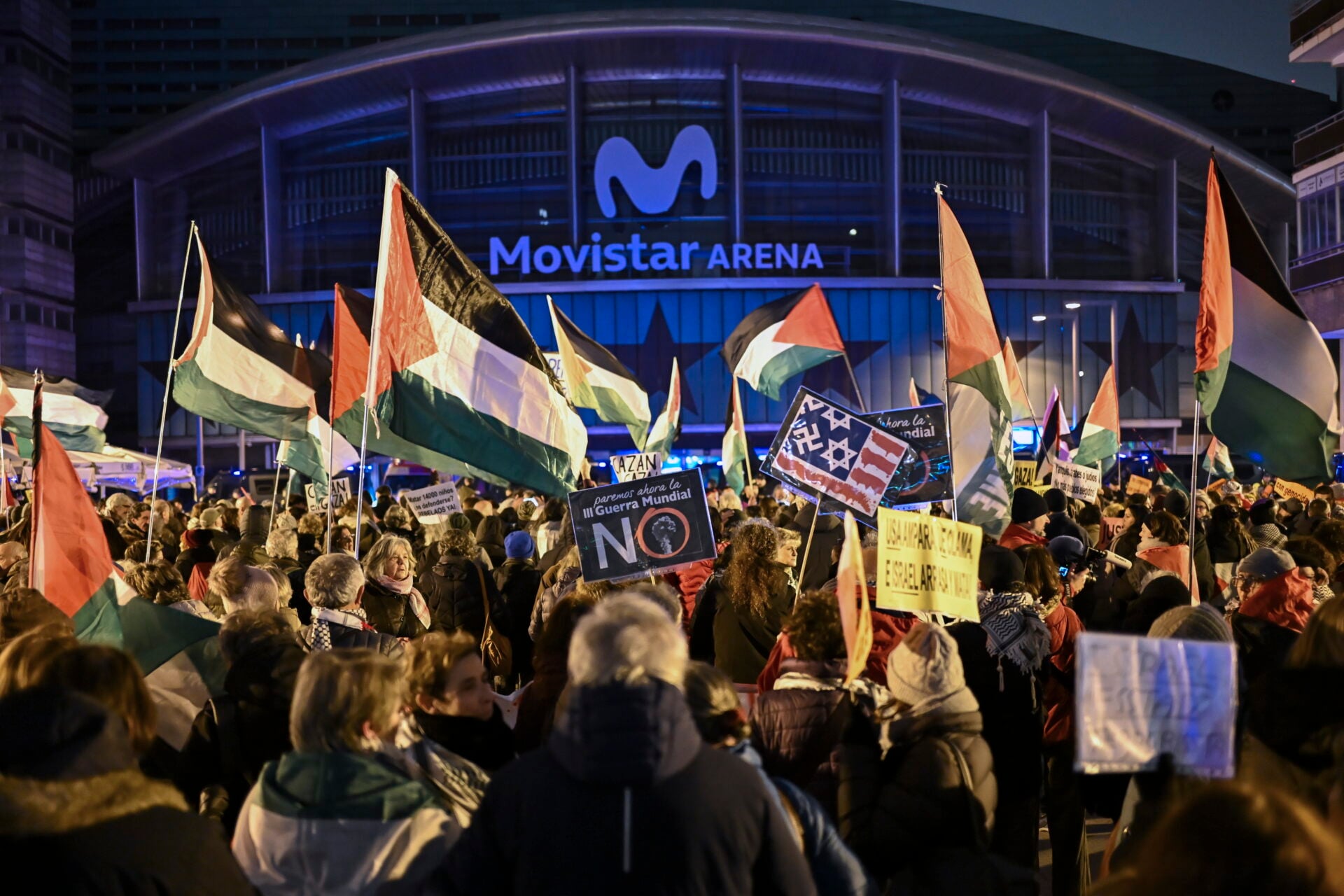 Η ιδιότυπη… εξέδρα στη Μαδρίτη που ήταν έξω από το γήπεδο!