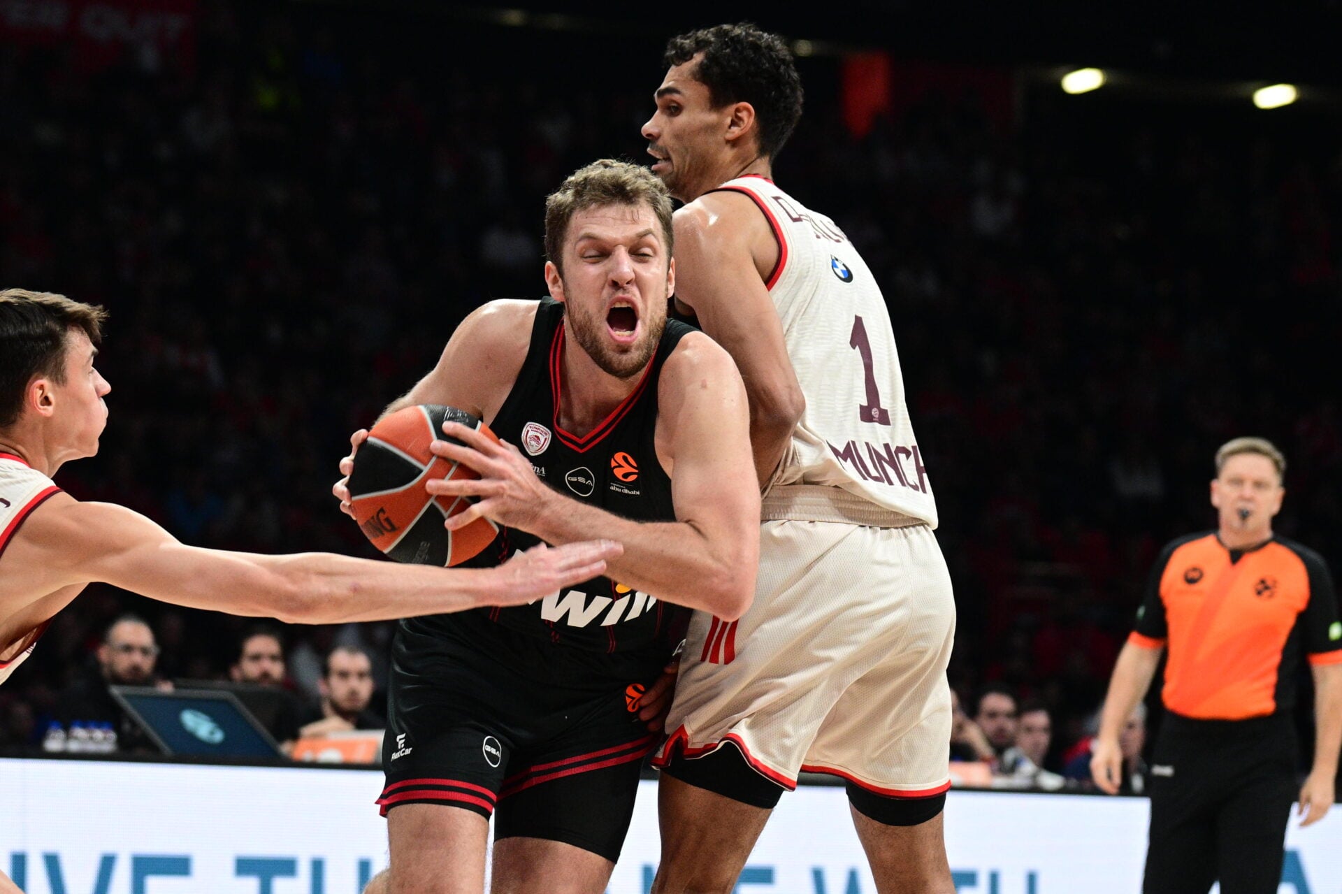 Μόλις δούλεψε η άμυνα… καθάρισε το ματς με την Μπάγερν ο Ολυμπιακός