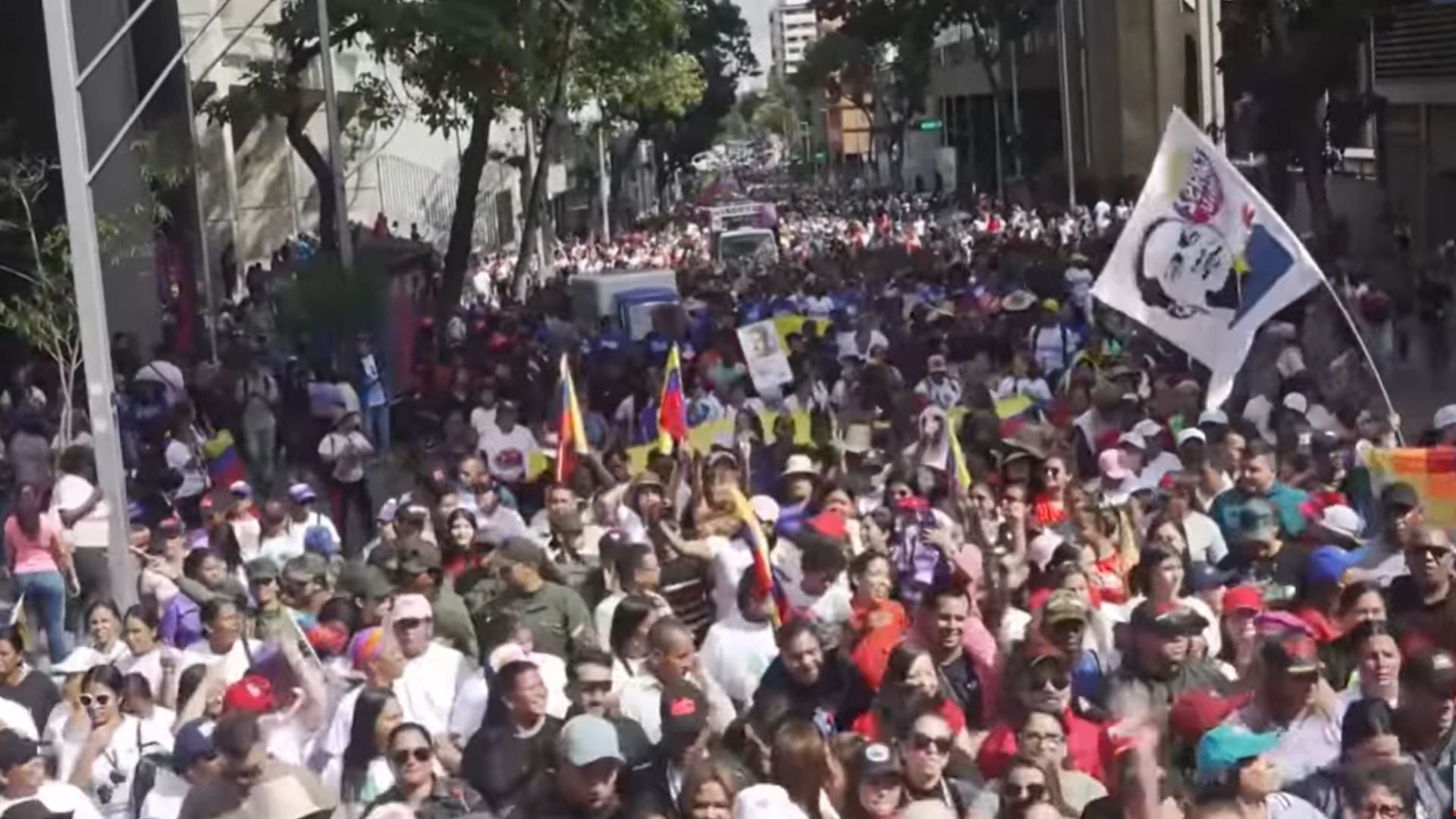 Βενεζουέλα: Οπαδοί του Μαδούρο και πολιτοφυλακές στους δρόμους του Καράκας