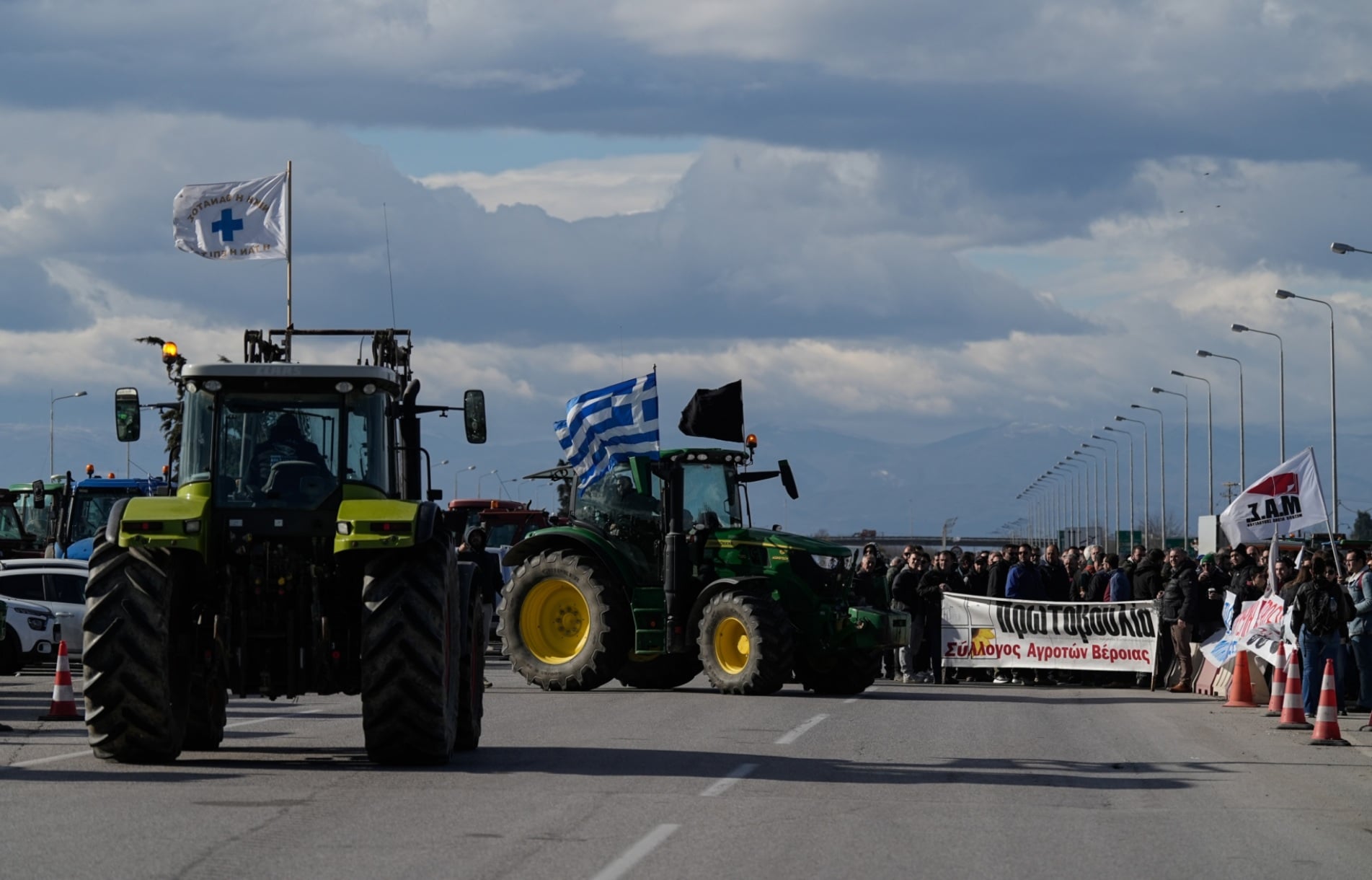 Αγρότες: Βαρύ το κλίμα στα μπλόκα μετά τη συμφωνία Mercosur – Σχέδια για μεγάλο συλλαλητήριο στην Αθήνα