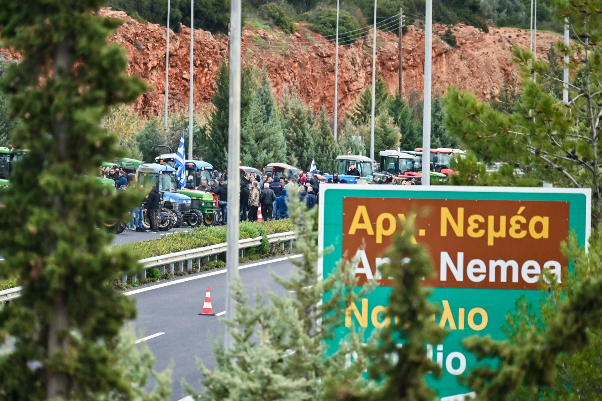 ΕΛΑΣ: Δικογραφία για τους αγρότες που είχαν μπει αιφνιδιαστικά στην εθνική οδό στη Νεμέα