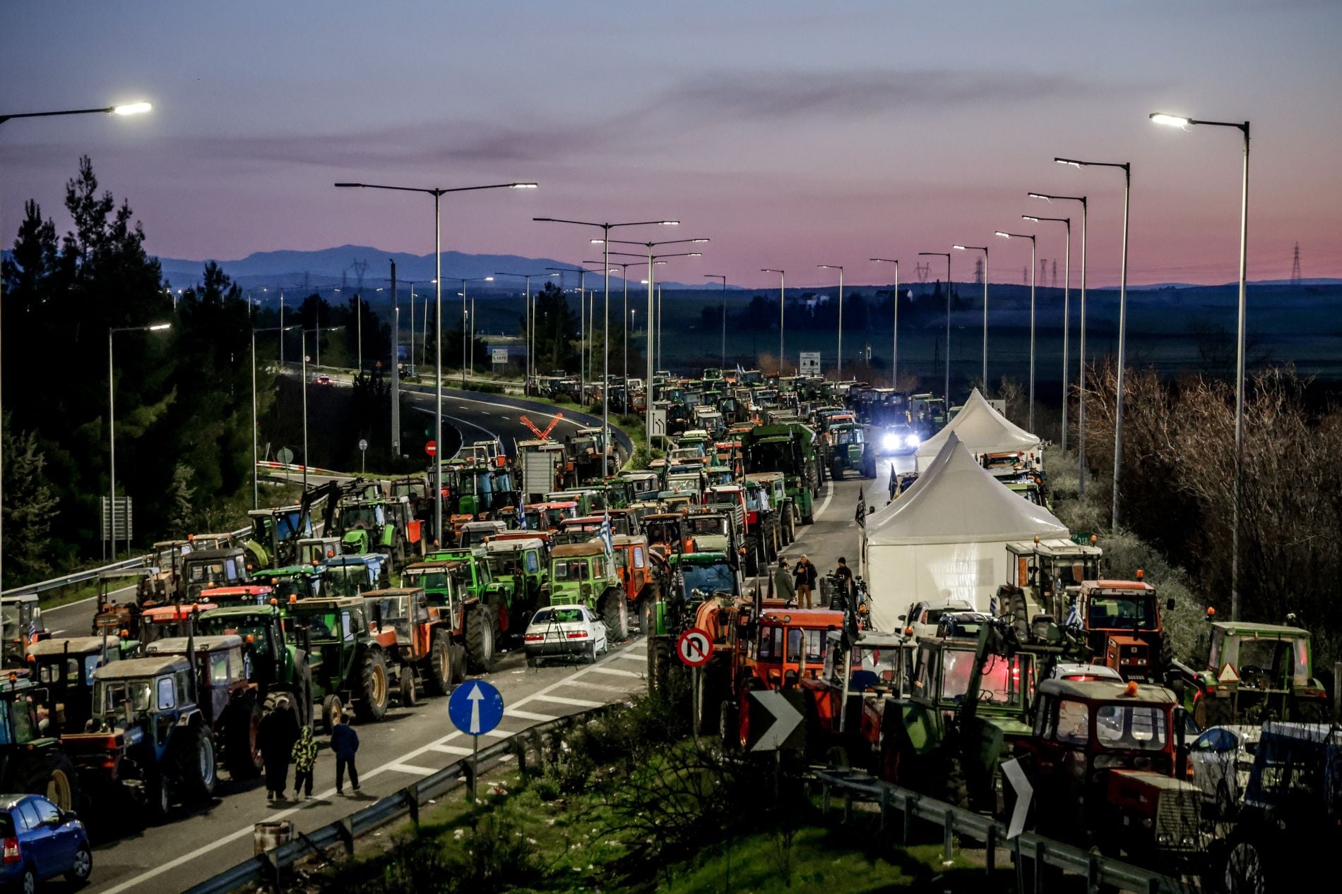 Τρακτέρ, αγρότες, μπλόκο Νίκαιας
