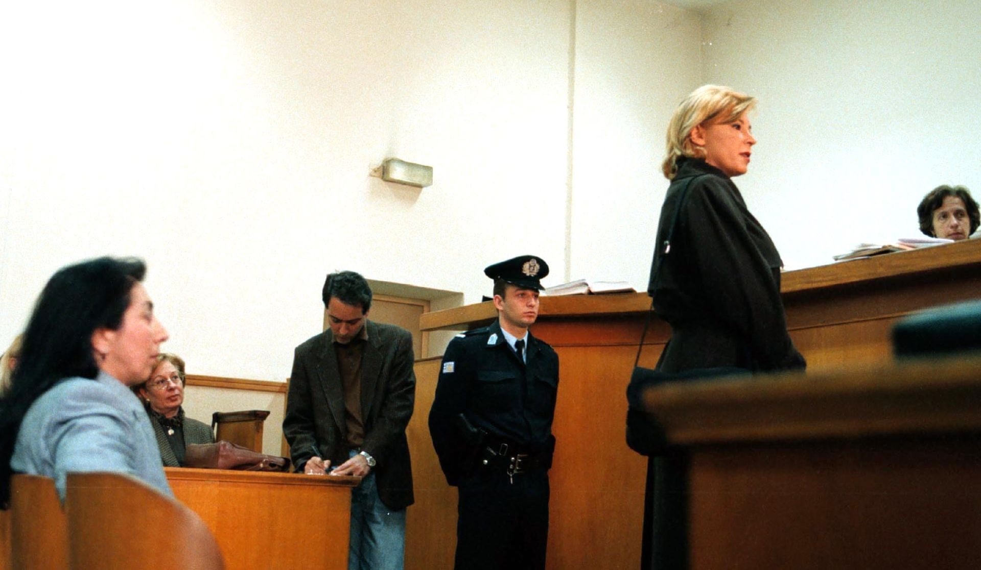 Δήμητρα Λιάνη - Αναστασία Αθήνη - χαστούκι