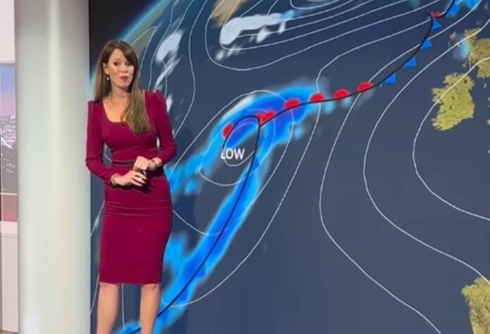 Μετεωρολόγος στο BBC αναστάτωσε τους τηλεθεατές με την αισθησιακή εμφάνισή της Μετεωρολόγος BBC