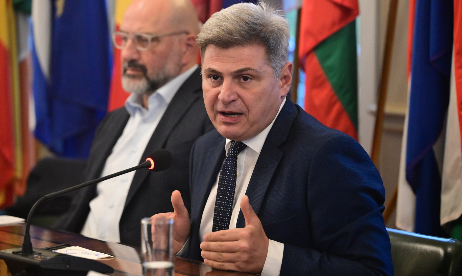 Για σταλινικές μεθόδους κατηγόρησε ο Φαραντούρης, Φάμελλο και Αρβανίτη