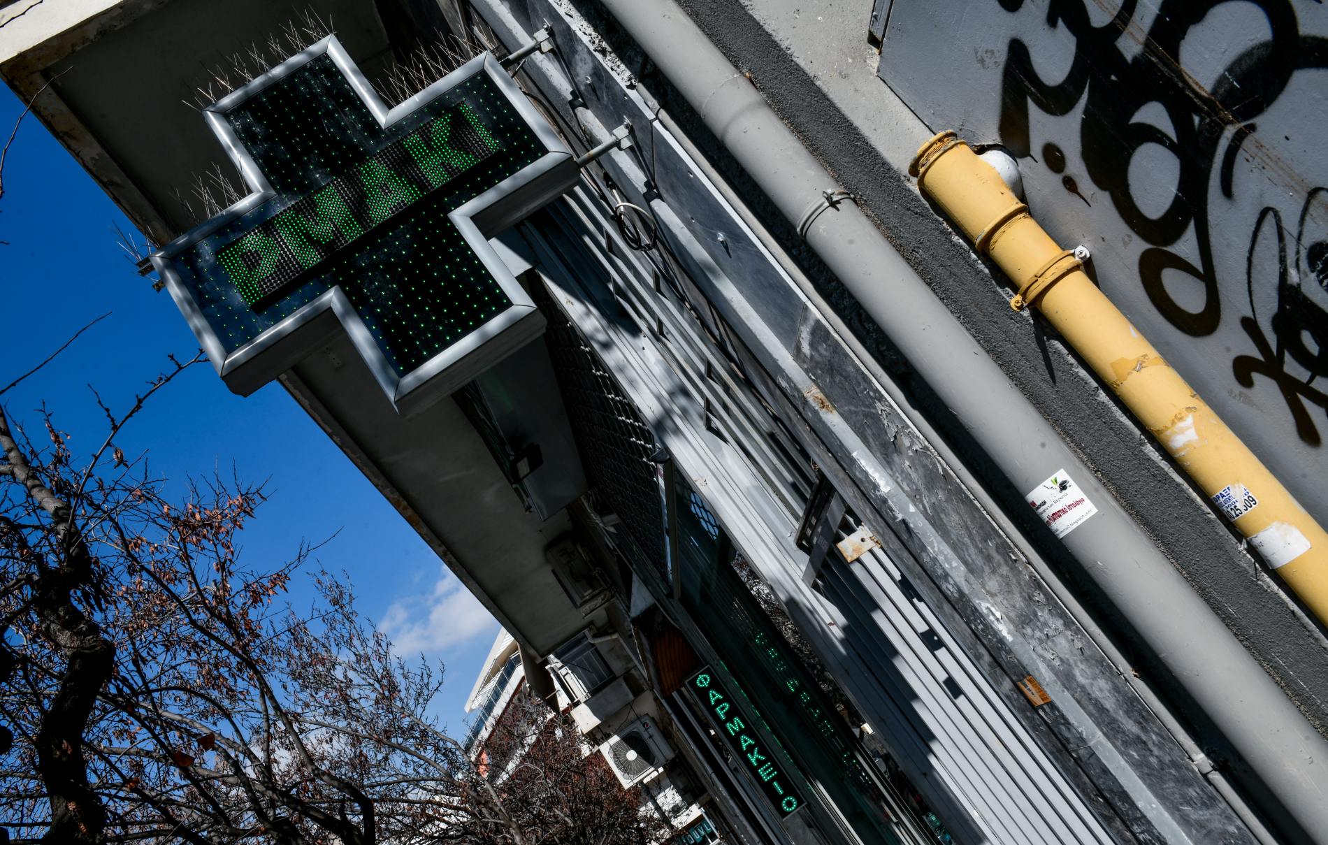 Χειρουργήθηκε η 15χρονη που έπεσε στο κεφάλι της στύλος από φαρμακείο – «Φοβάμαι τη συνέχεια»