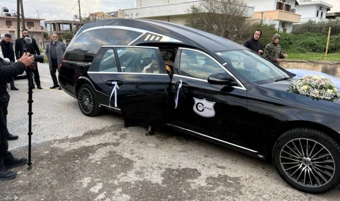 Συνέβη κι αυτό στο Ηράκλειο: Γαμπρός πήγε στην εκκλησία με … νεκροφόρα!