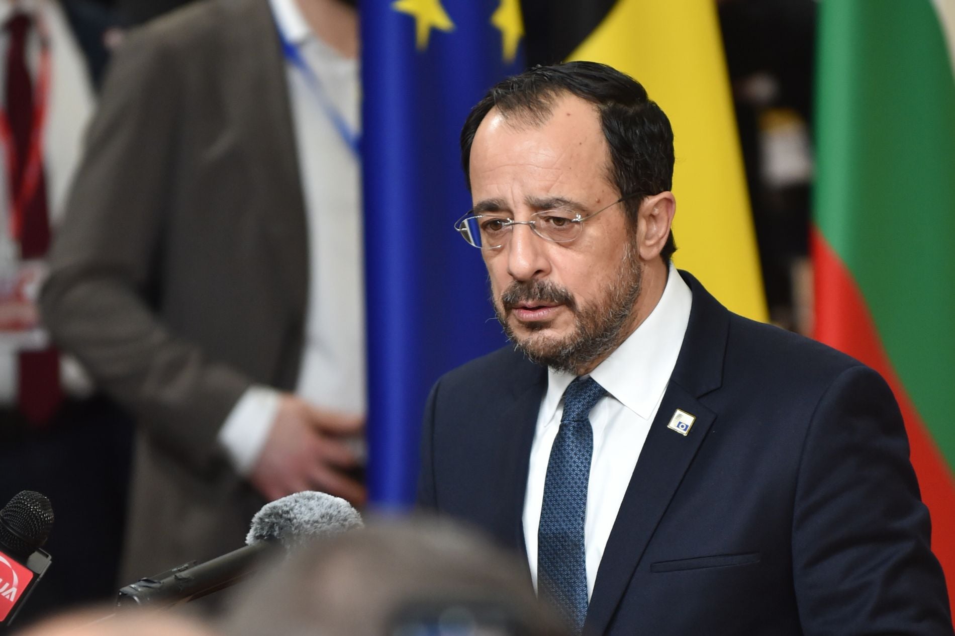 Μυστήριο βίντεο από περίεργο account εμπλέκει δόλια τον Χριστοδουλίδη με μαύρο χρήμα