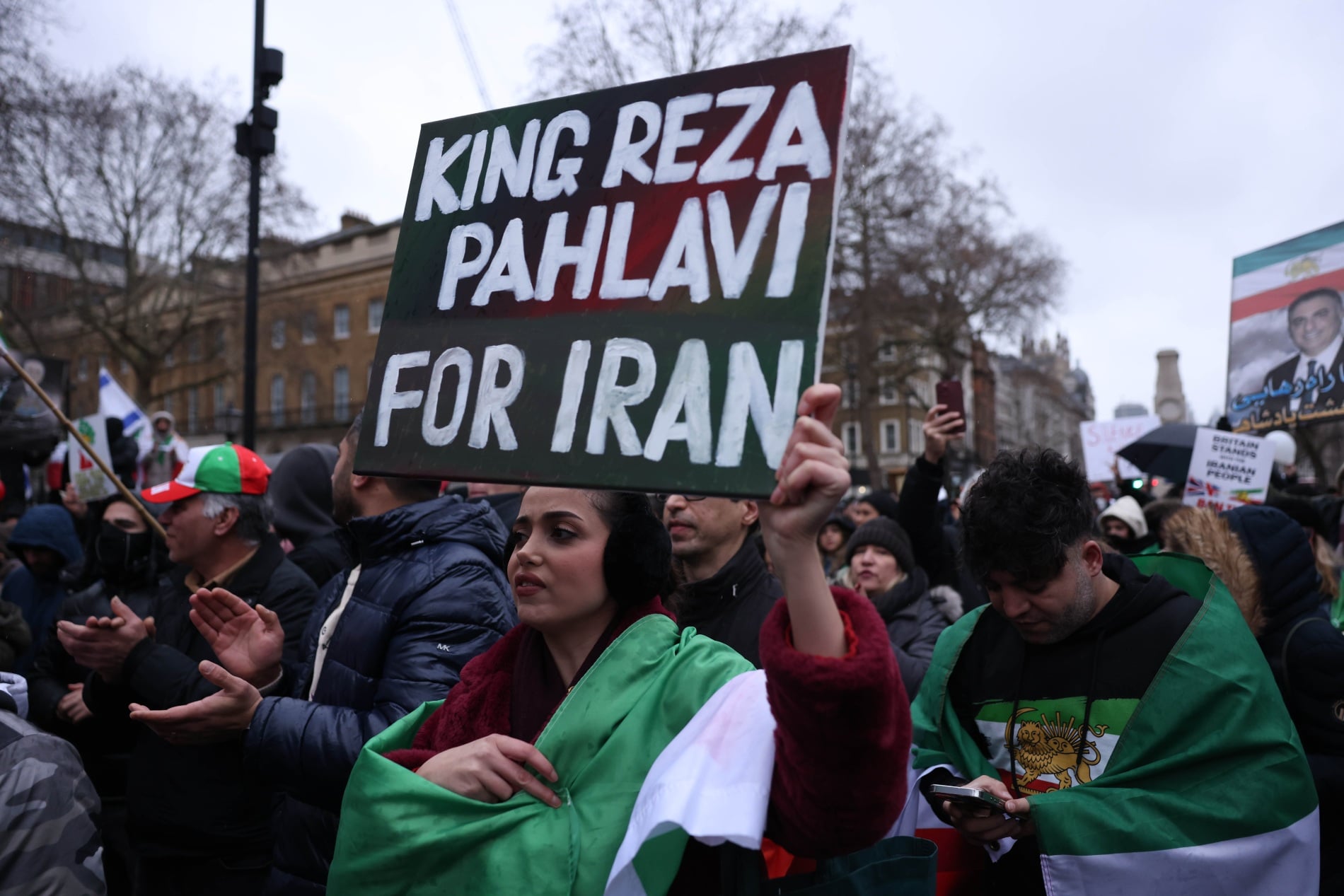 Το Ιράν φλέγεται: Φόβοι για εκατοντάδες νεκρούς – Ο Νετανιάχου «βλέπει» πτώση του καθεστώτος