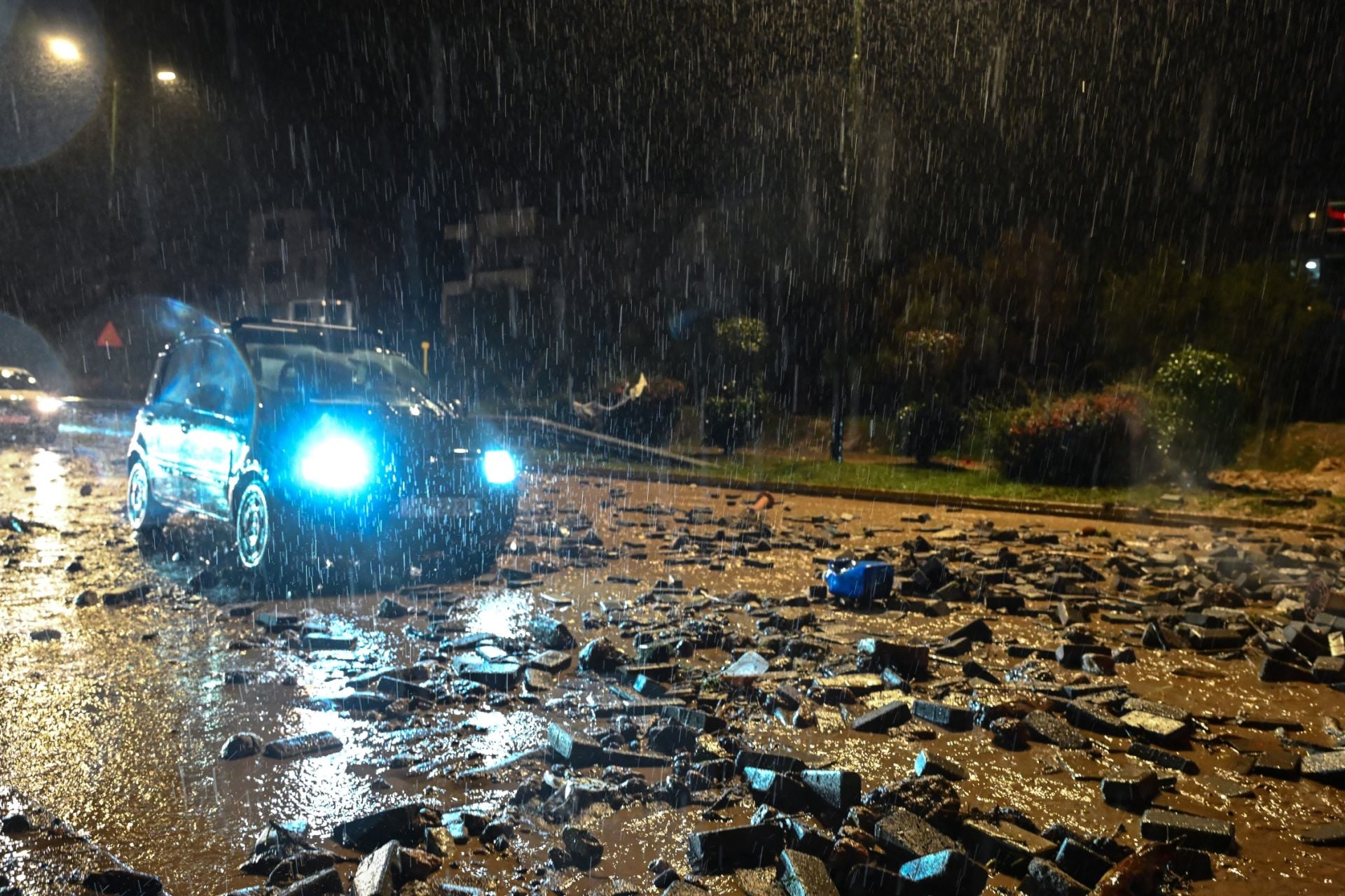 Πληγές και πένθος αφήνει πίσω της η κακοκαιρία «Harry» – Η χώρα μετρά προβλήματα