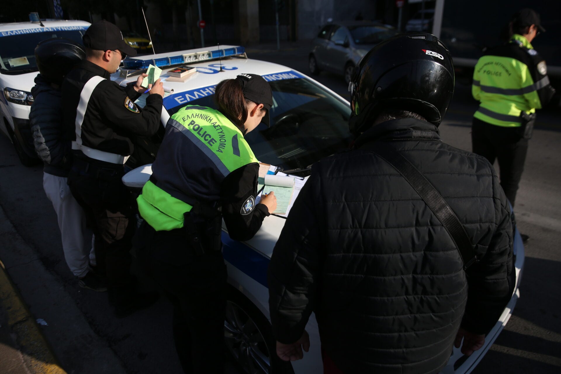 Νέος ΚΟΚ: Πάνω από 460 παραβάσεις για μη χρήση κράνους σε μία εβδομάδα