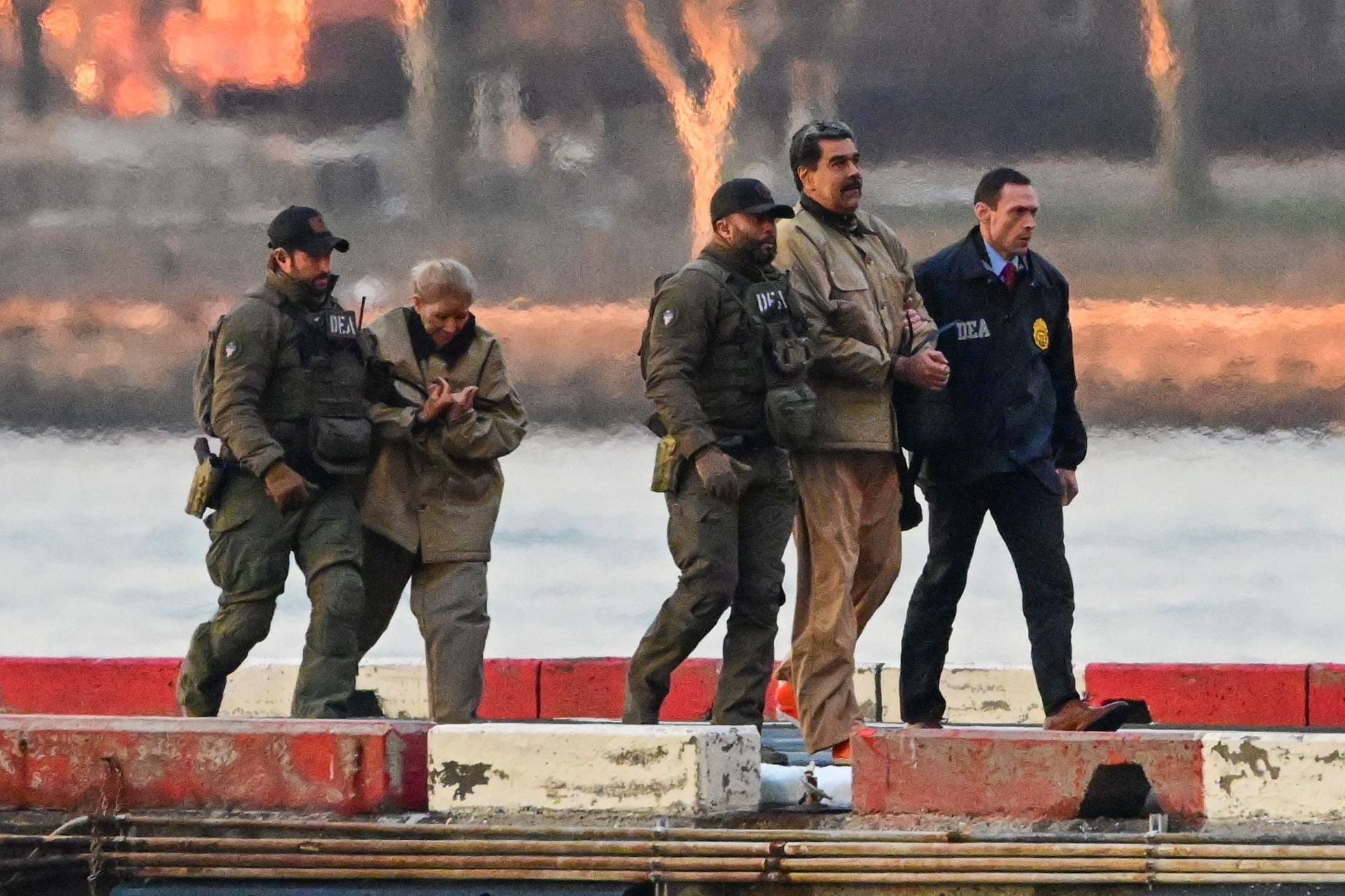 Ο Μαδούρο στο εδώλιο, η Ματσάδο σε αναμονή εξουσίας – Η επόμενη μέρα στη Βενεζουέλα