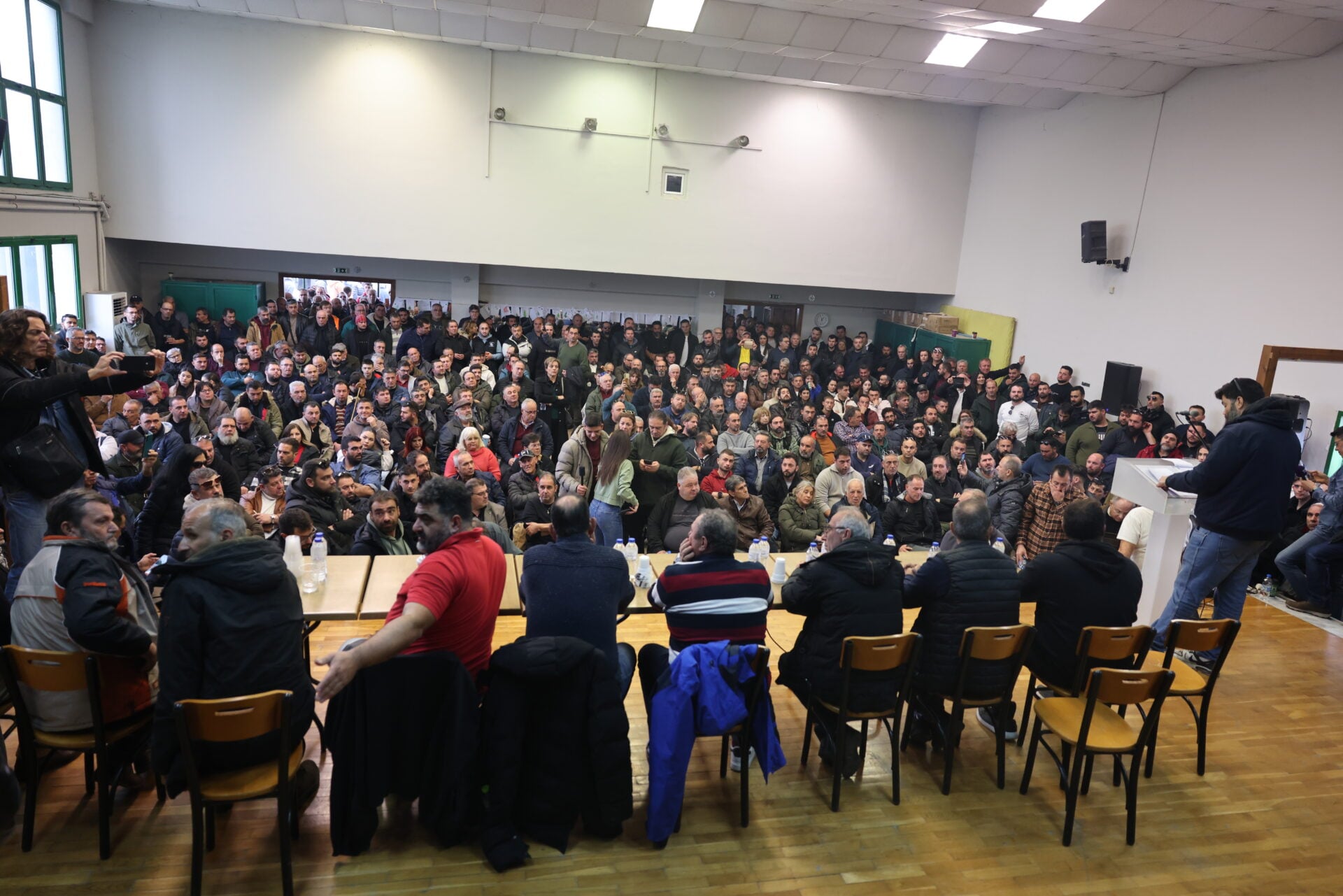 «Φλέγονται» τα Μάλγαρα  – Αγρότες αποφασισμένοι για καθολικό μπλακ άουτ στις κεντρικές αρτηρίες