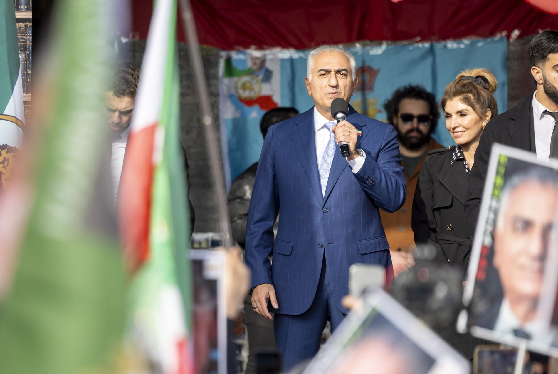 Ρεζά Παχλαβί: Ποιος είναι ο επίδοξος μονάρχης που περιμένει την πτώση του Αλί Χαμενεΐ