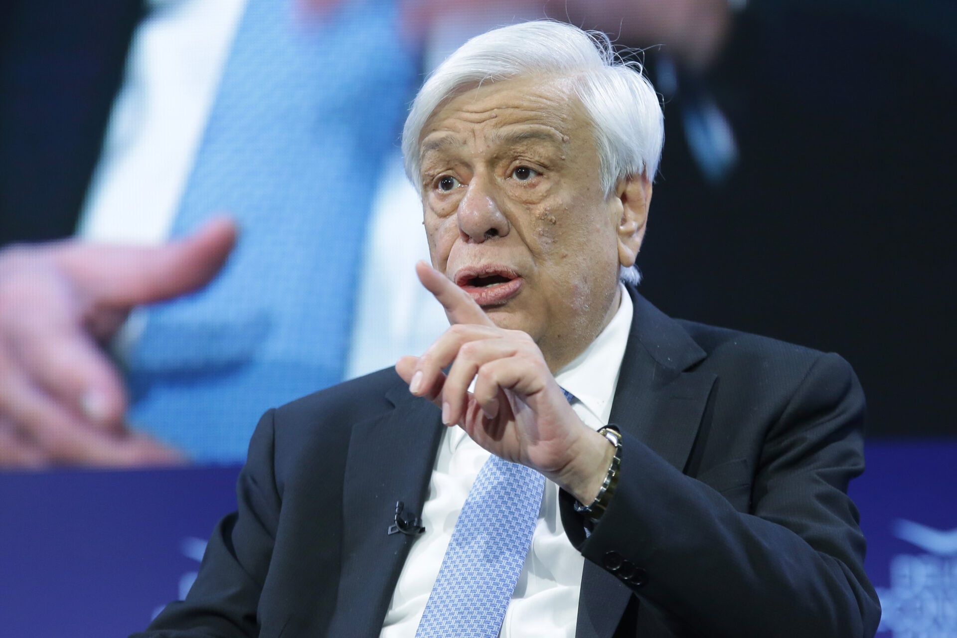 Ο «θεσμικός λαβύρινθος» έγινε πραγματικότητα – Προφητική η προειδοποίηση Παυλόπουλου