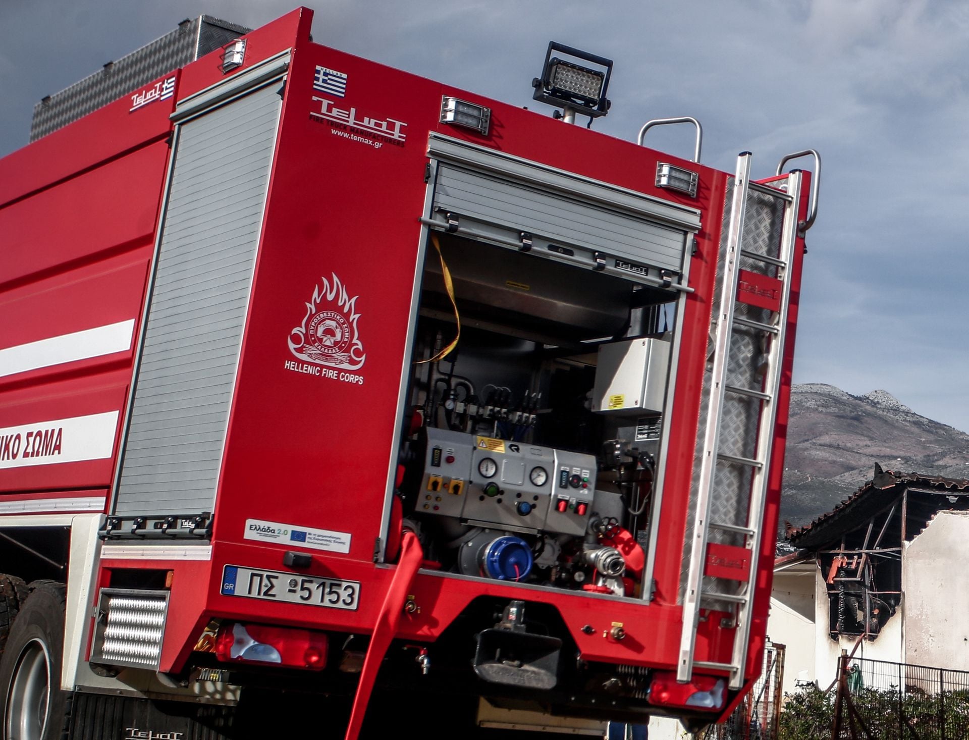 Στις φλόγες επιχείρηση στο Κορωπί – Επιχειρούν ισχυρές δυνάμεις της Πυροσβεστικής