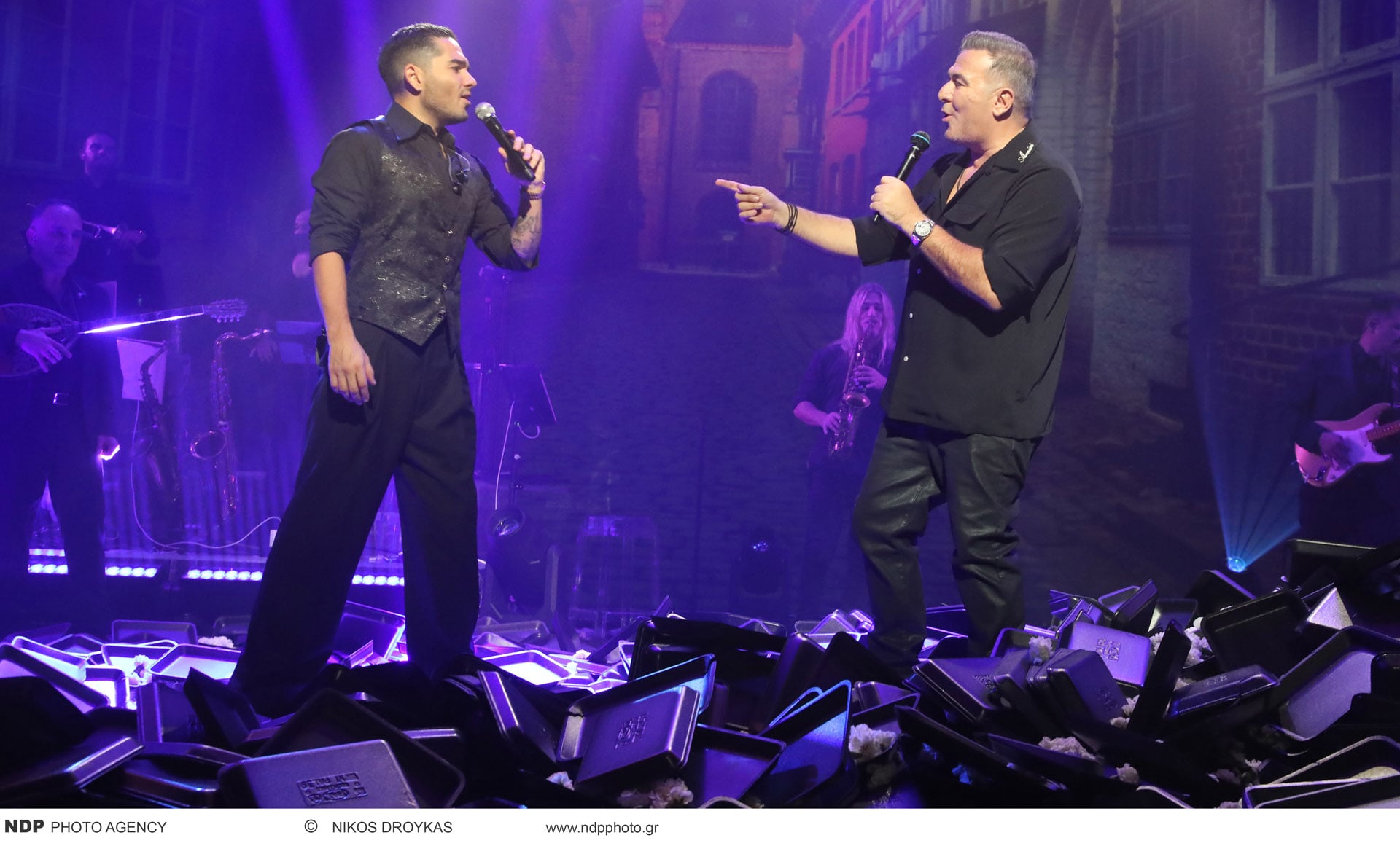 Γιατί αναβάλλονται οι εμφανίσεις του Αντώνη Ρέμου με τον Χρήστο Μάστορα