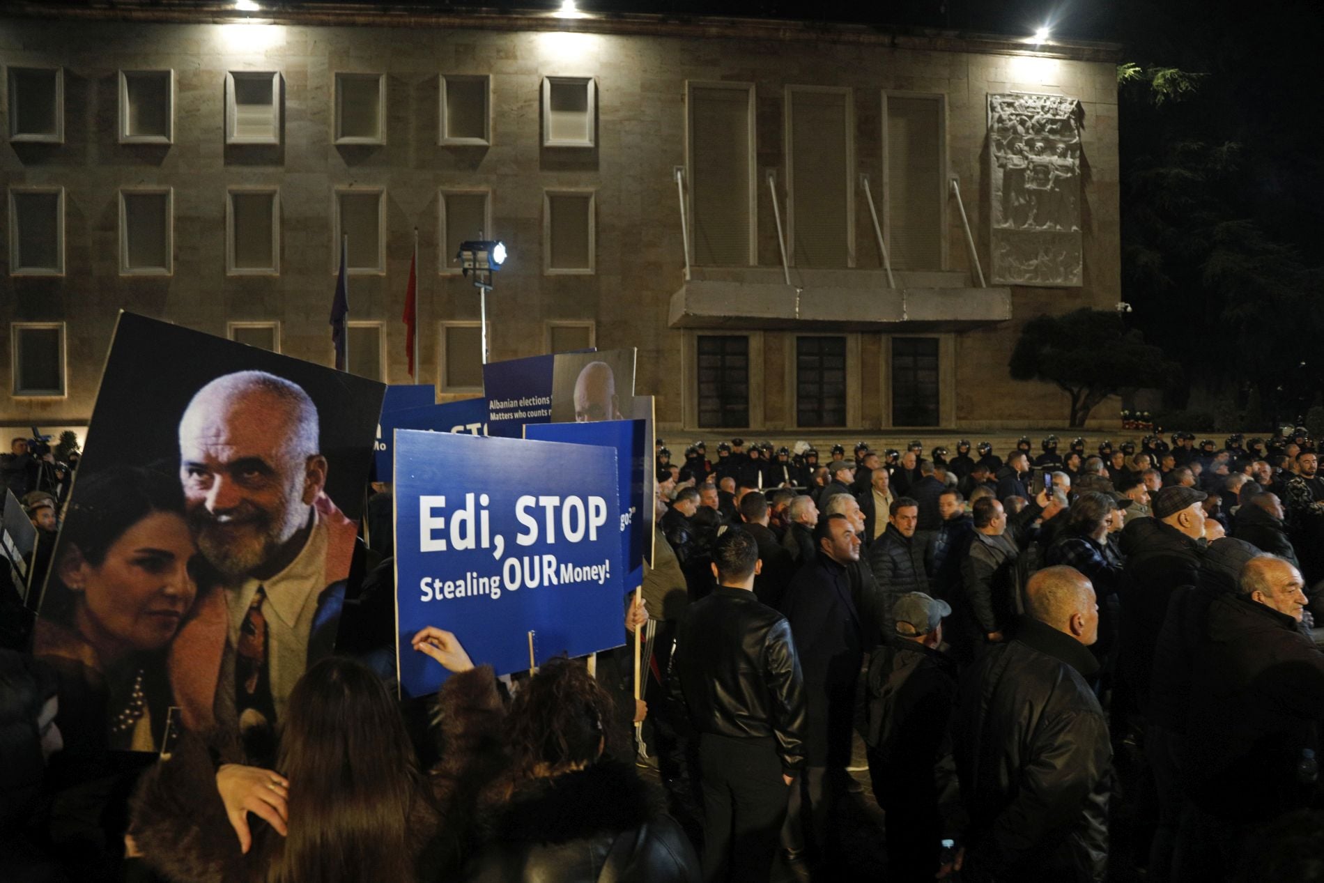 Τίρανα, διαδήλωση, Ράμα
