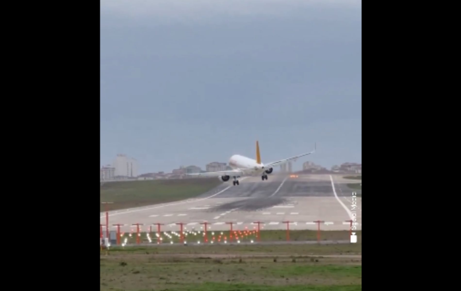 Τρόμος στο αεροδρόμιο της Κωνσταντινούπολης: Αεροσκάφος κινδύνεψε με συντριβή λόγω των ανέμων