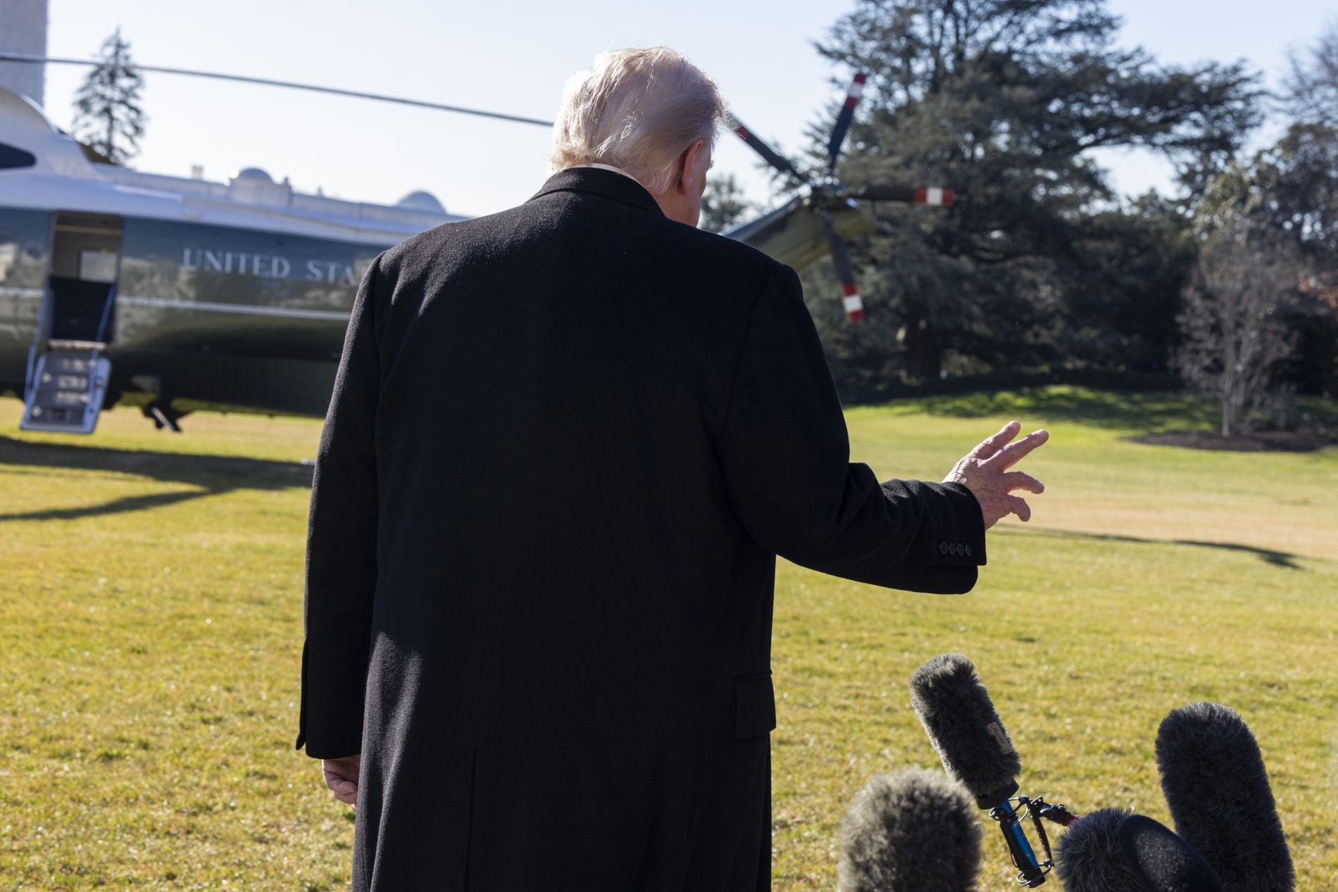 Τραμπ, πλάτη, εξάρτηση