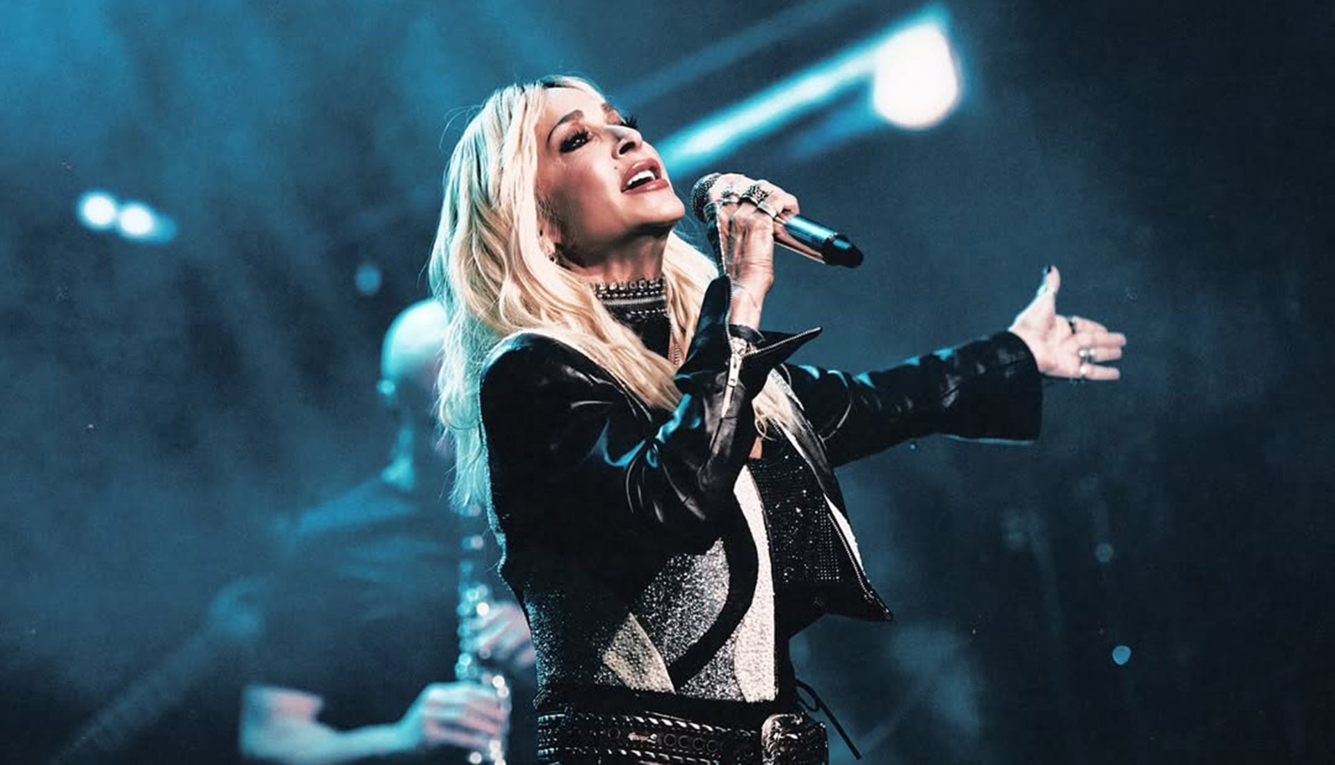 Άννα Βίσση διαψεύδει τις φήμες αποχώρησης – Οι φωτογραφίες από το Αθηνών Αρένα μιλούν από μόνες τους