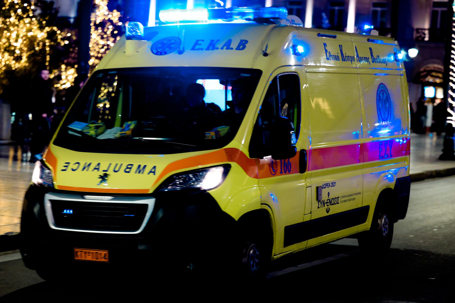 Κηφισιά: Σοβαρό τροχαίο με ανατροπή αυτοκινήτου και εγκλωβισμό ατόμων