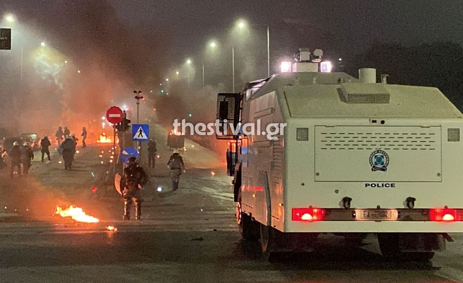 Επεισόδια στη Θεσσαλονίκη – Τραυματίστηκε αστυνομικός – Πάνω από 200 προσαγωγές