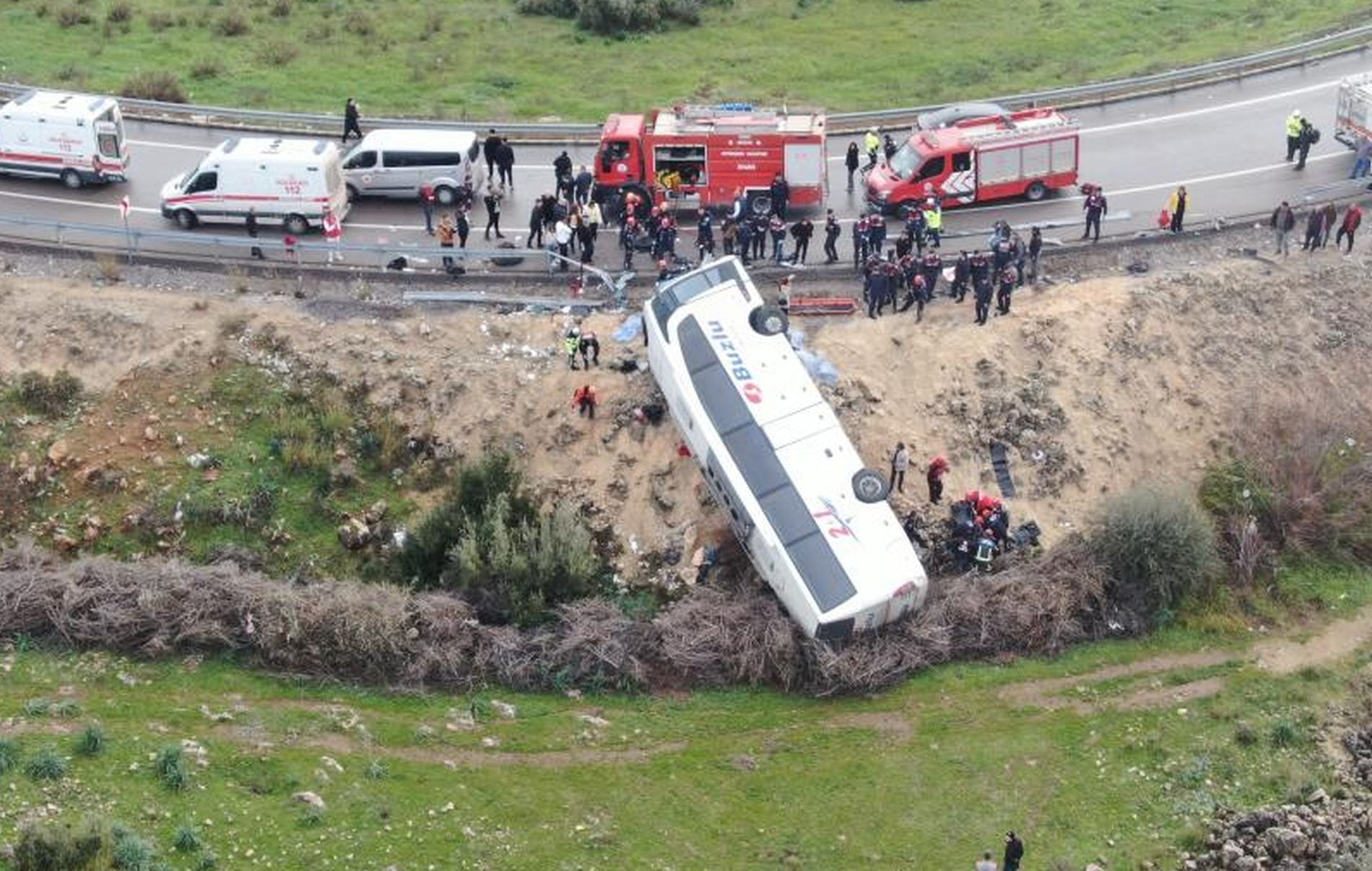 Ανατροπή λεωφορείου σε τουριστικό θέρετρο: 9 νεκροί και 25 τραυματίες