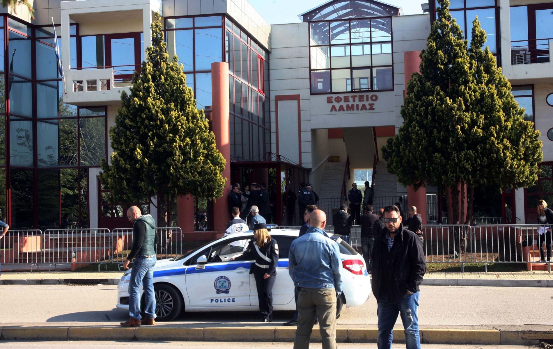 Λαμία: Γυναίκα εγκατέλειψε το αυτιστικό παιδί της στα δικαστήρια