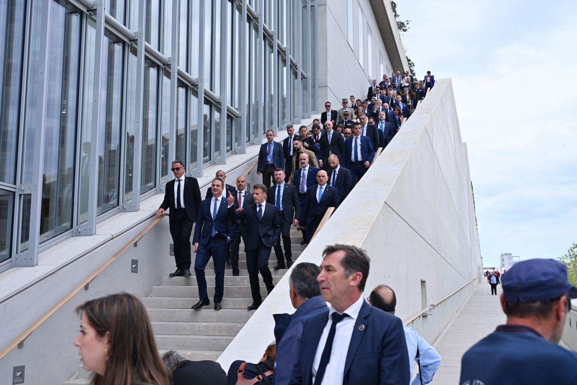 Μακρόν, Μητσοτάκης, ΚΠΙΣΝ