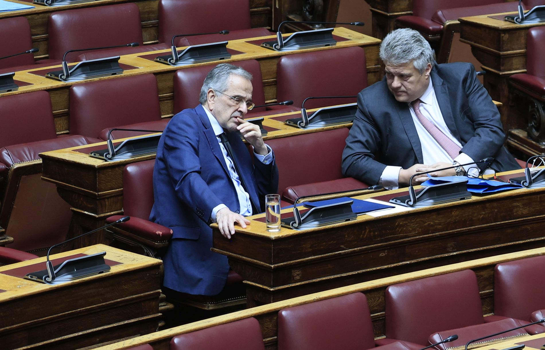 Σαμαράς, Βουλή
