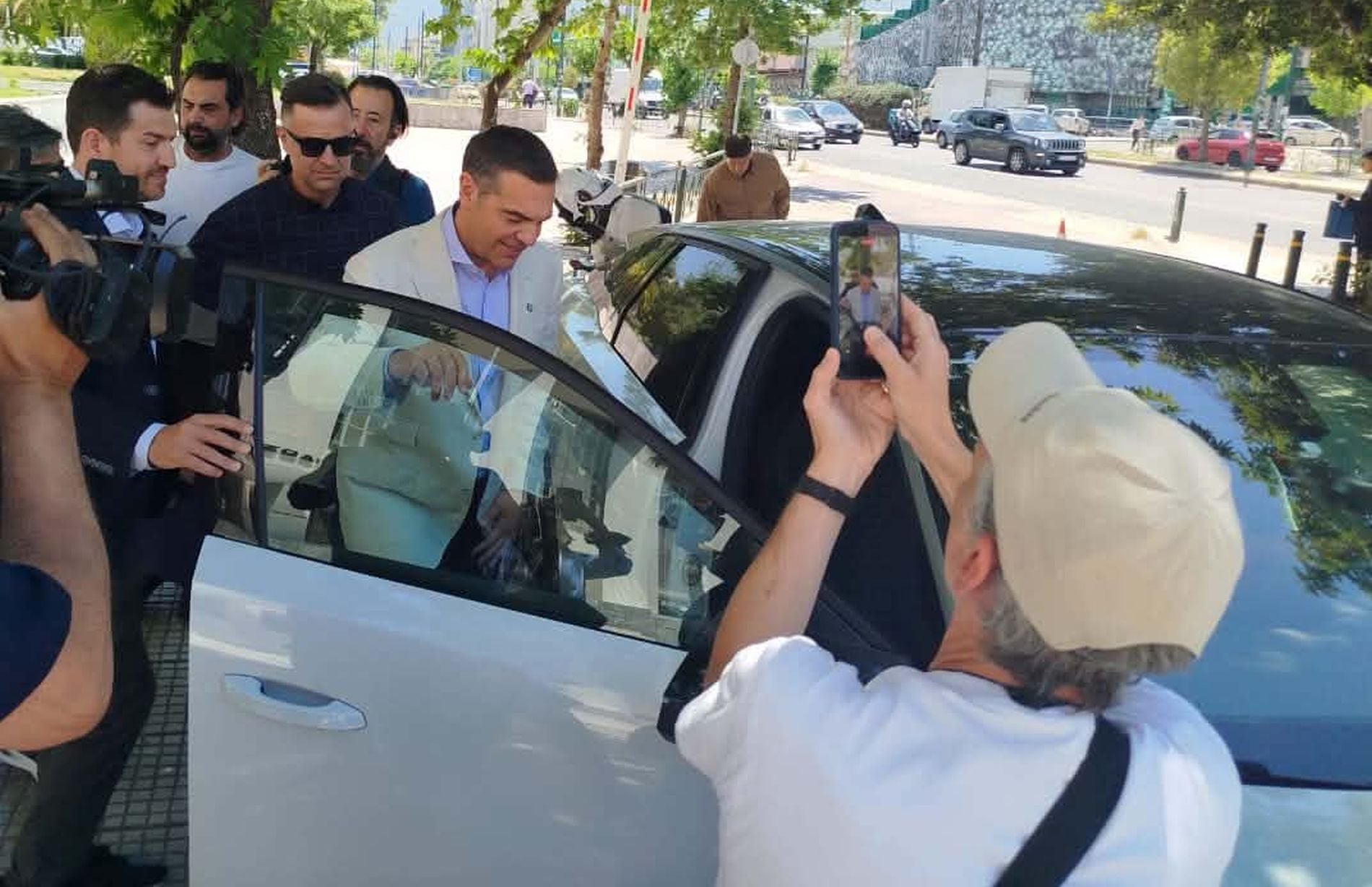 Τσίπρας, SUV, σημαία