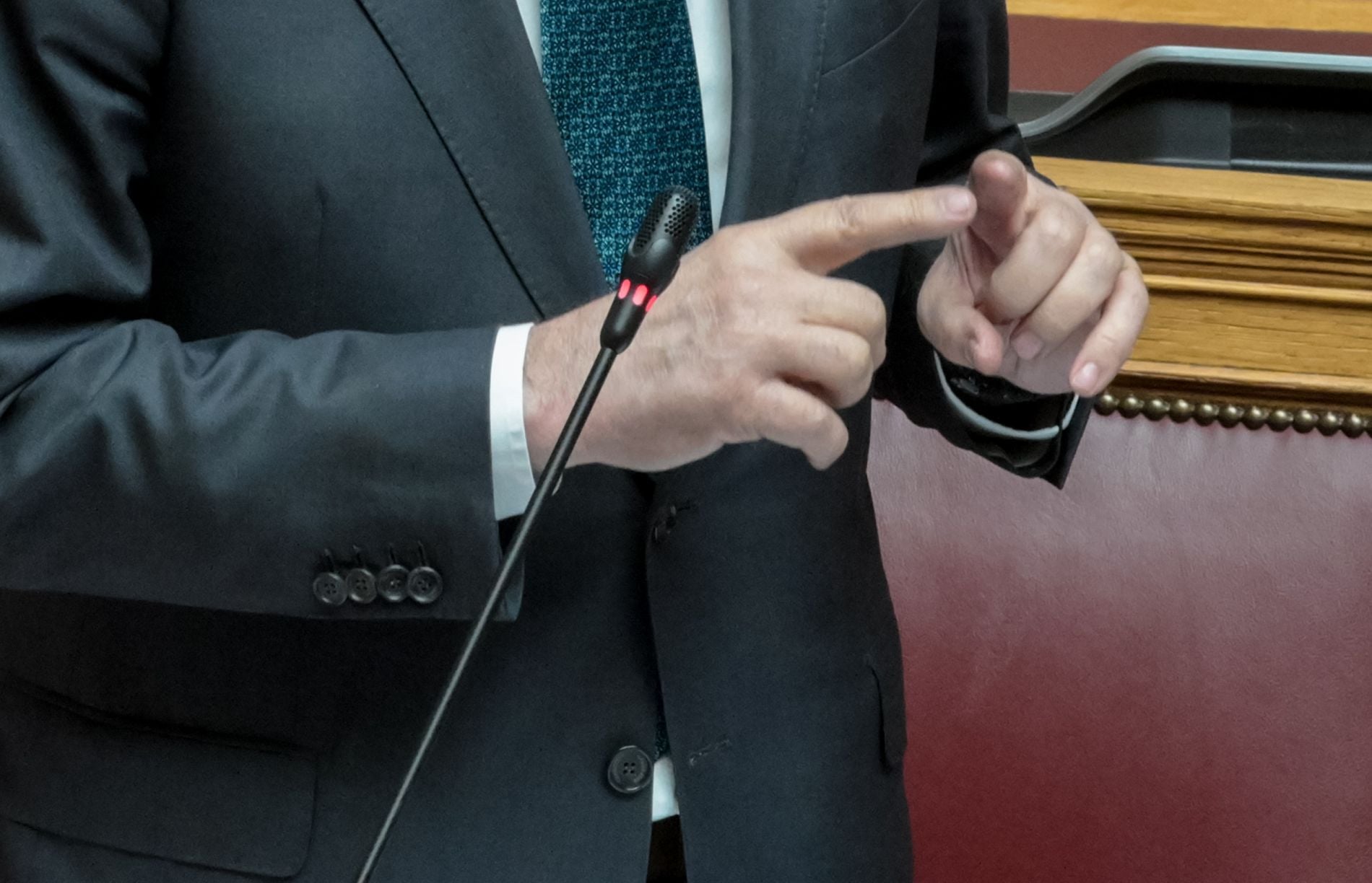 Υφυπουργός της κυβέρνησης δίνει μάχη για τη ζωή του