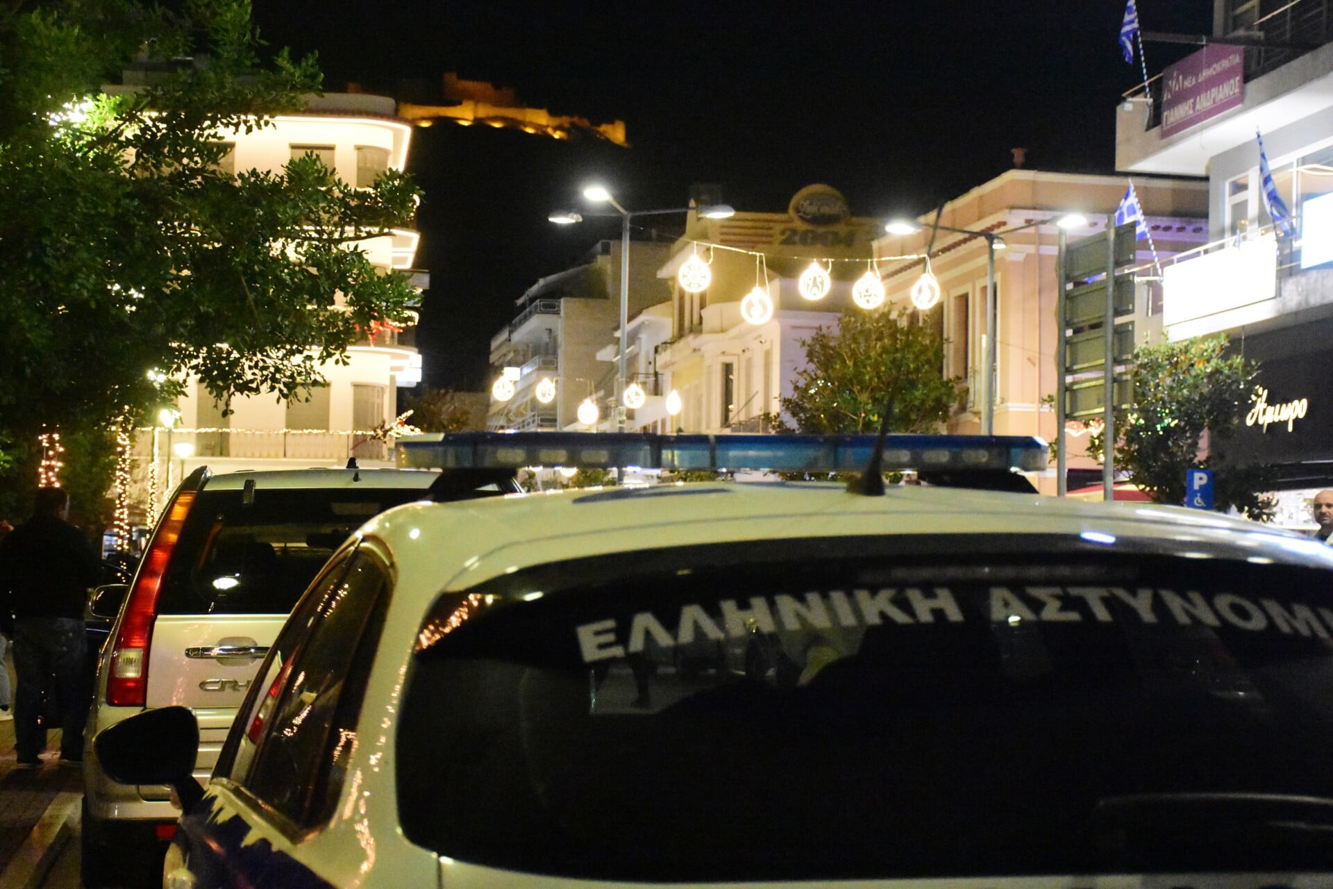 Σύρος: Πατέρας κατηγορείται για κακοποίηση βρέφους σε κοινή θέα – Παρενέβησαν περαστικοί