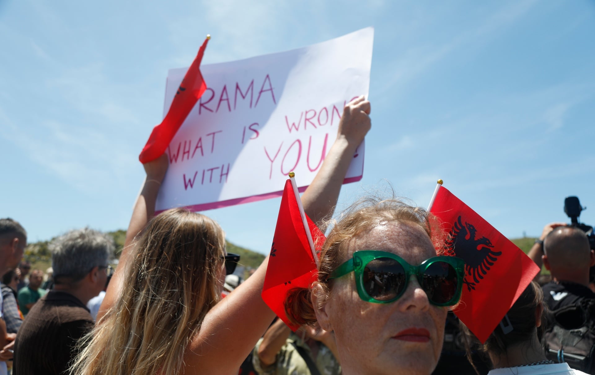 Αλβανoί διαδήλωση Αλβανία
