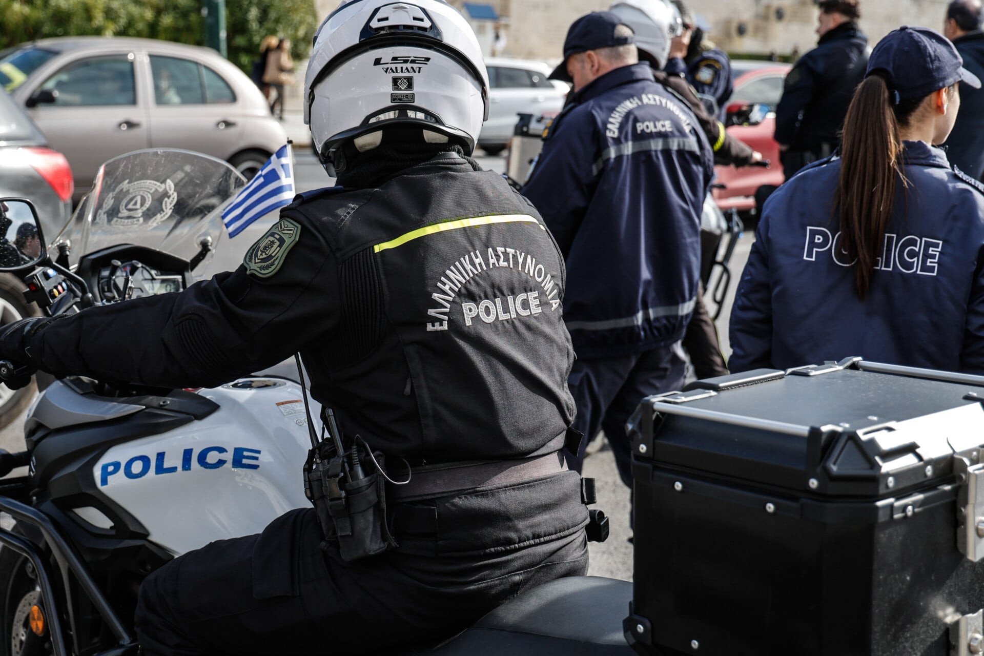 Θρίλερ στην Αττική: Μηχανή διέφυγε από τη ΔΙΑΣ και καρφώθηκε σε σχολικό στο Κερατσίνι