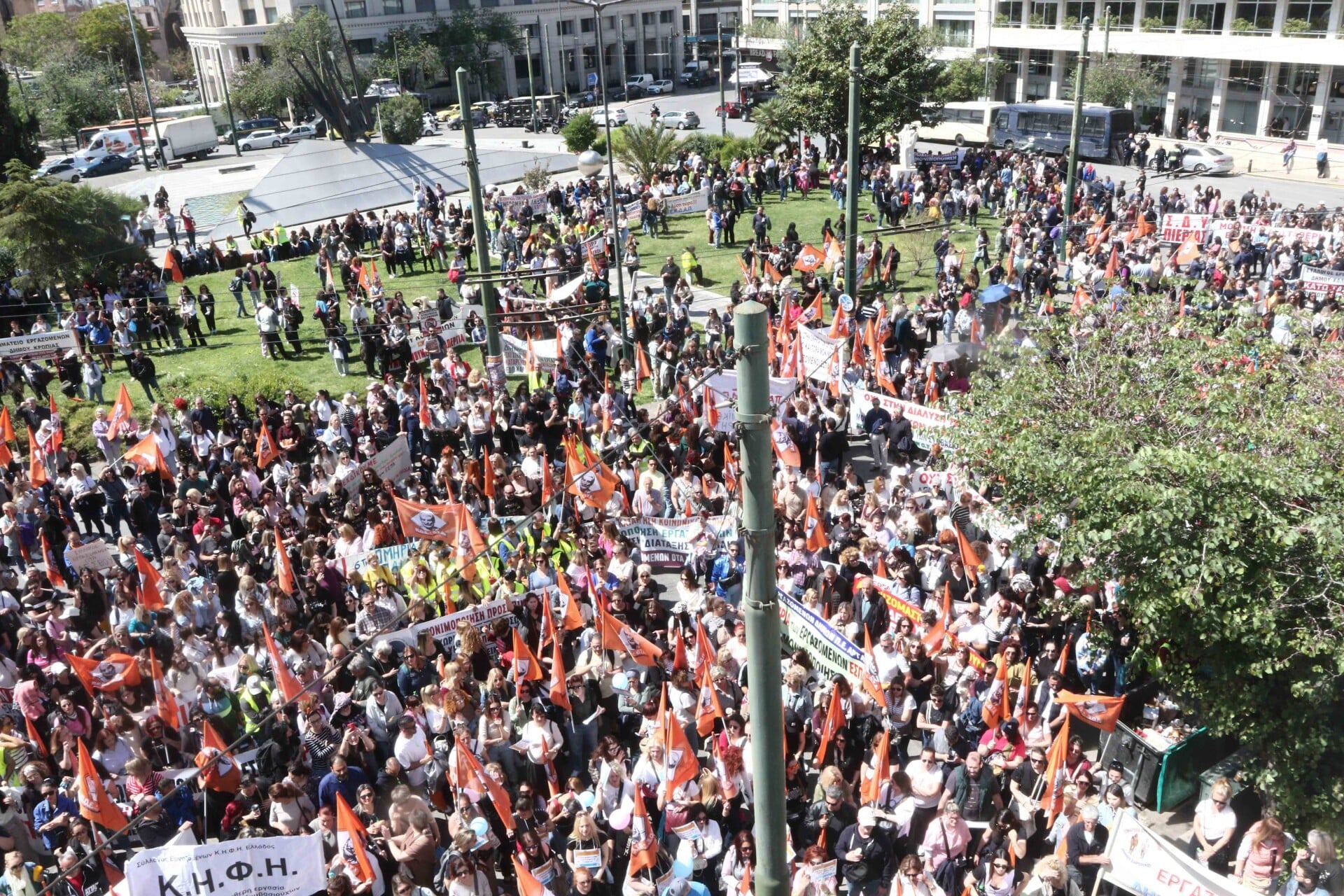 Μαζικές απεργιακές κινητοποιήσεις σήμερα – Ποιοι κατεβαίνουν στους δρόμους και τι ισχύει στα ΜΜΜ