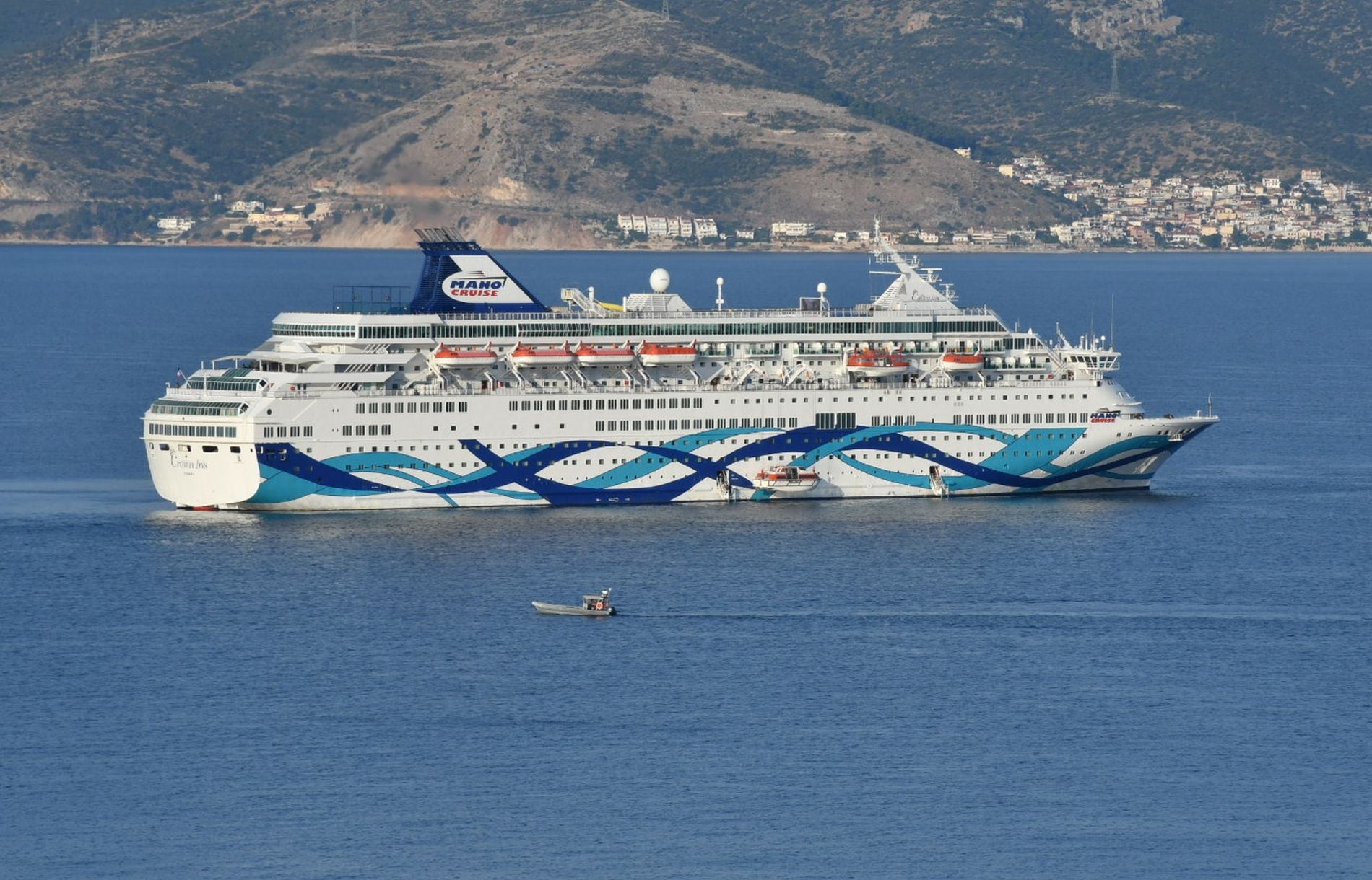 Το Crown Iris στο Ναύπλιο