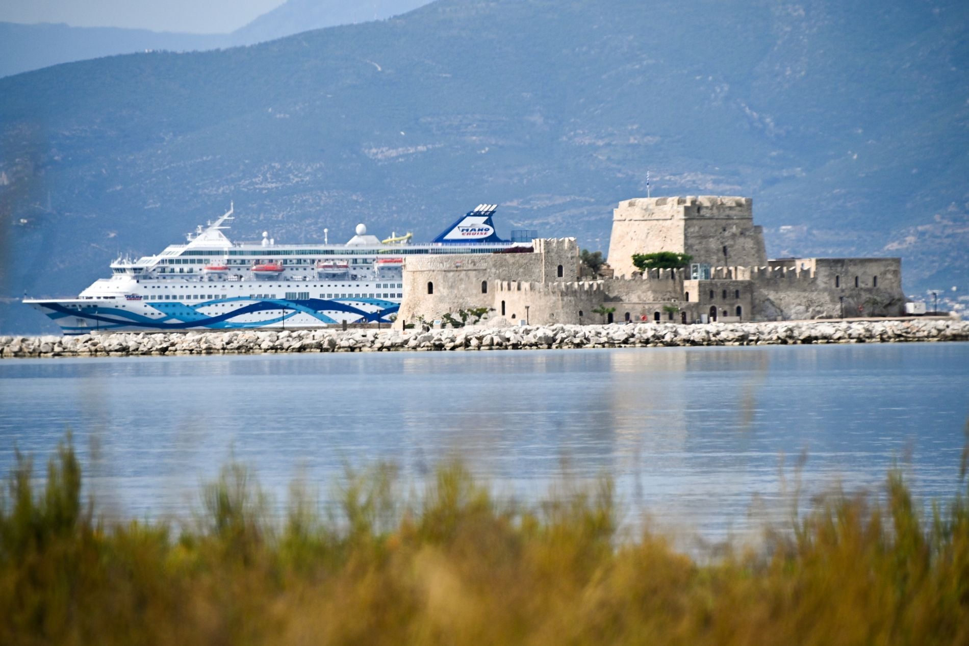 Το Crown Iris στο Ναύπλιο