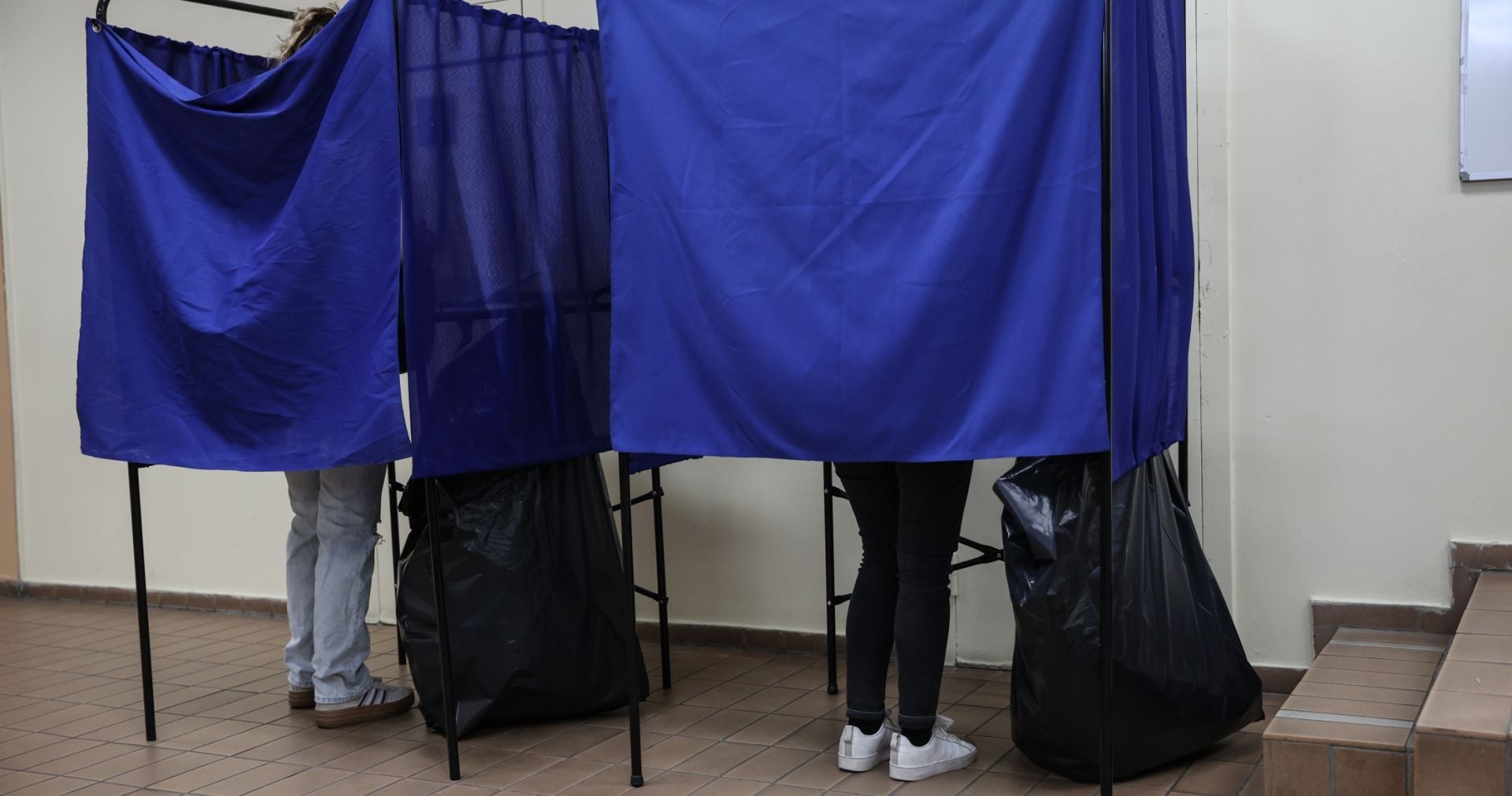 Δημοσκόπηση Prorata: Στο ίδιο μήκος κύματος με τις πρόσφατες μετρήσεις – Η αρνητική στάση και η μεγαλύτερη ανησυχία