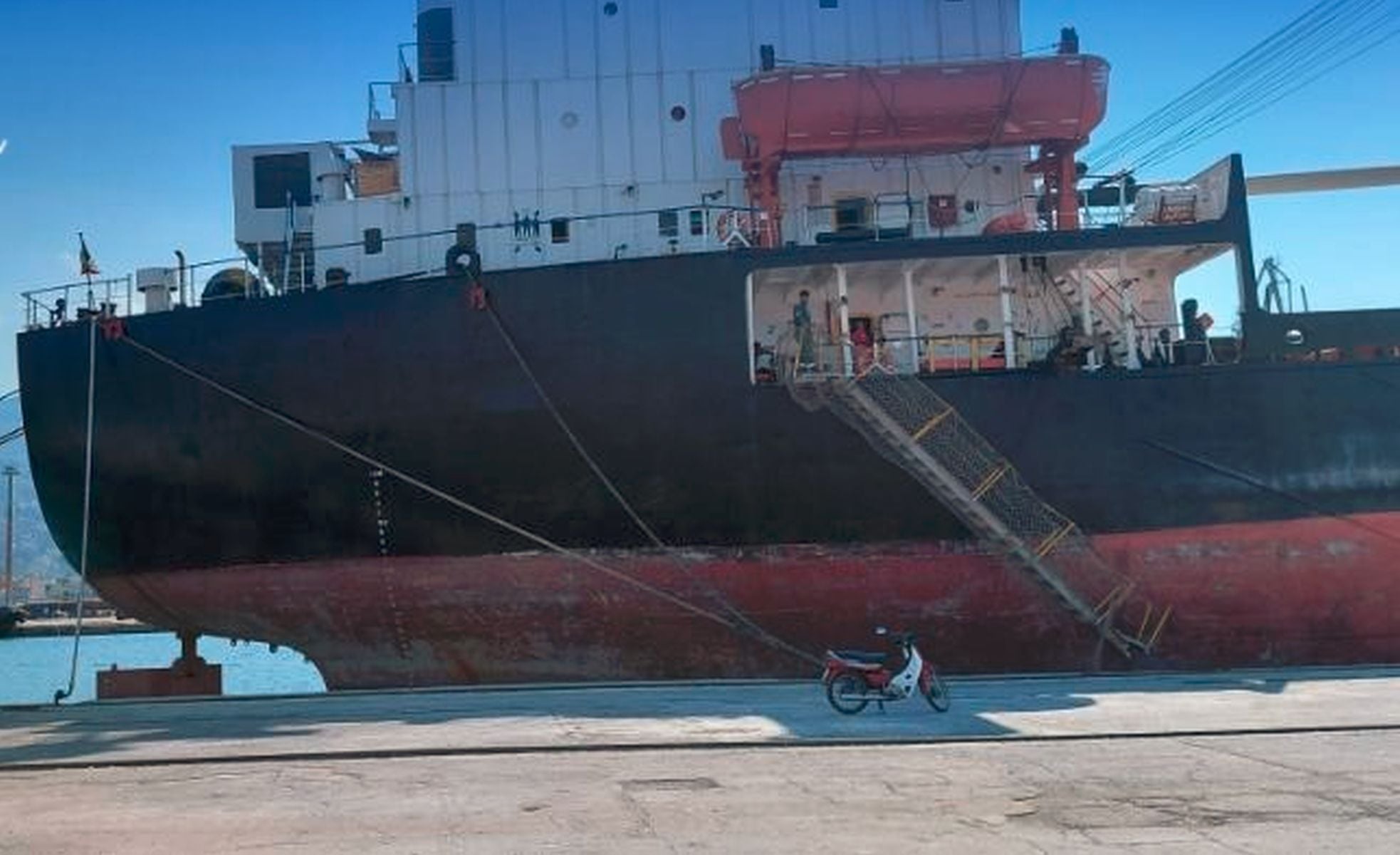 Βόλος: Οι ελεγκτές του ΔΕΟΣ βρήκαν 12.300 λίτρα λαθραίων καυσίμων σε φορτηγό πλοίο