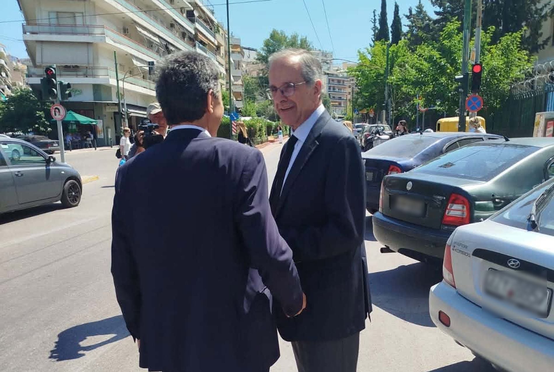 Συνομιλία του Αντώνη Σαμαρά με πολίτες